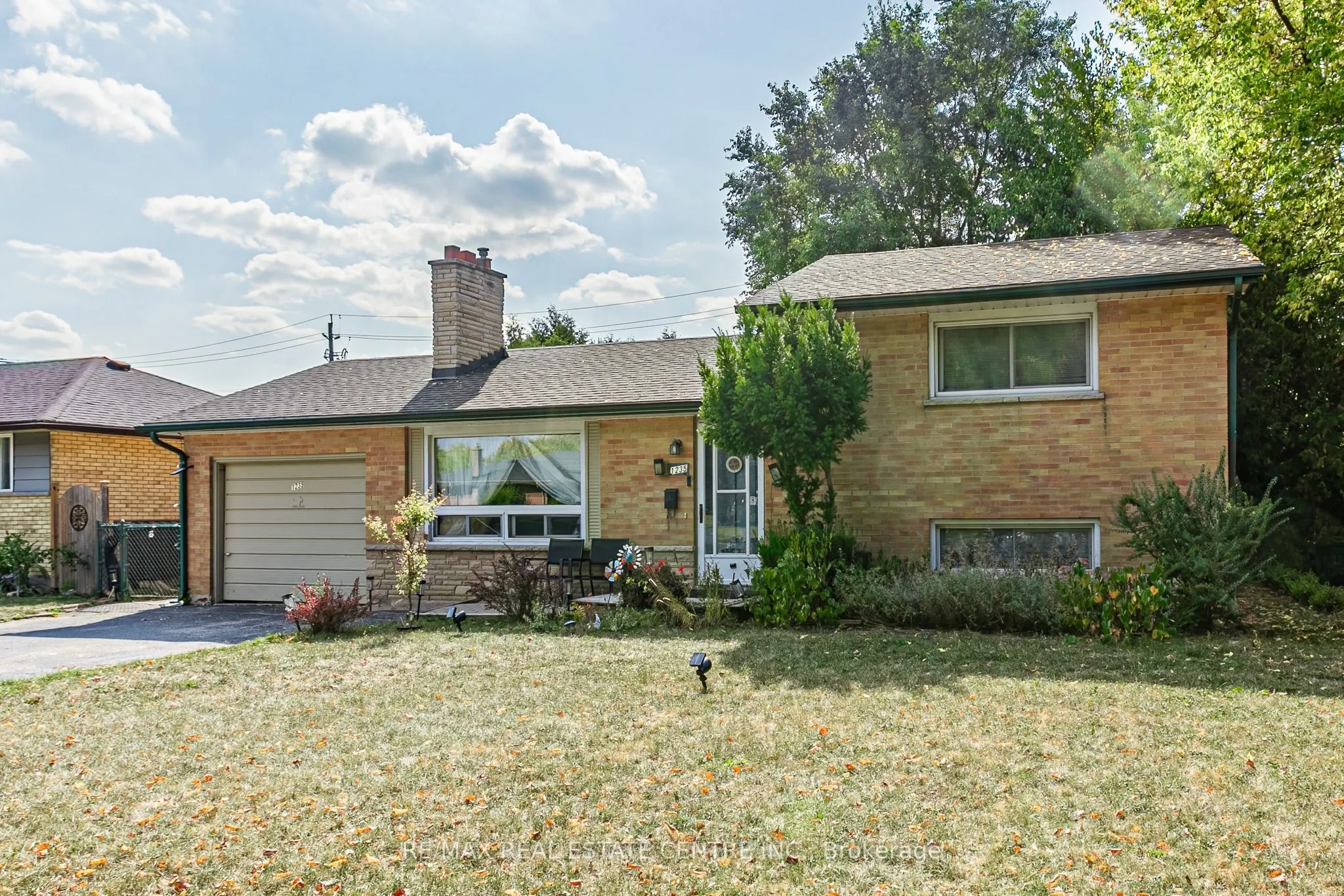 1235 TOUKAY Crescent