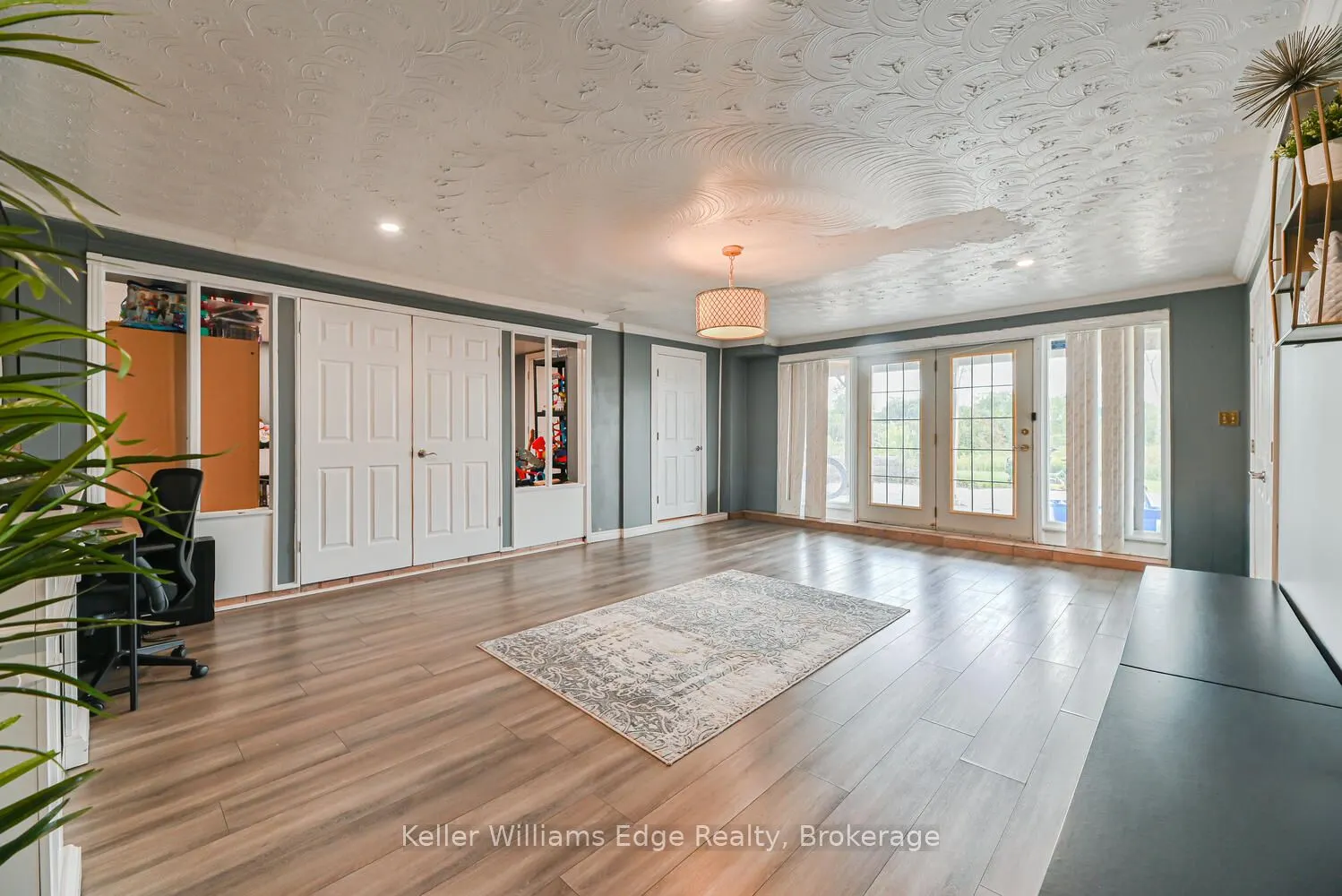 282 Book Road E