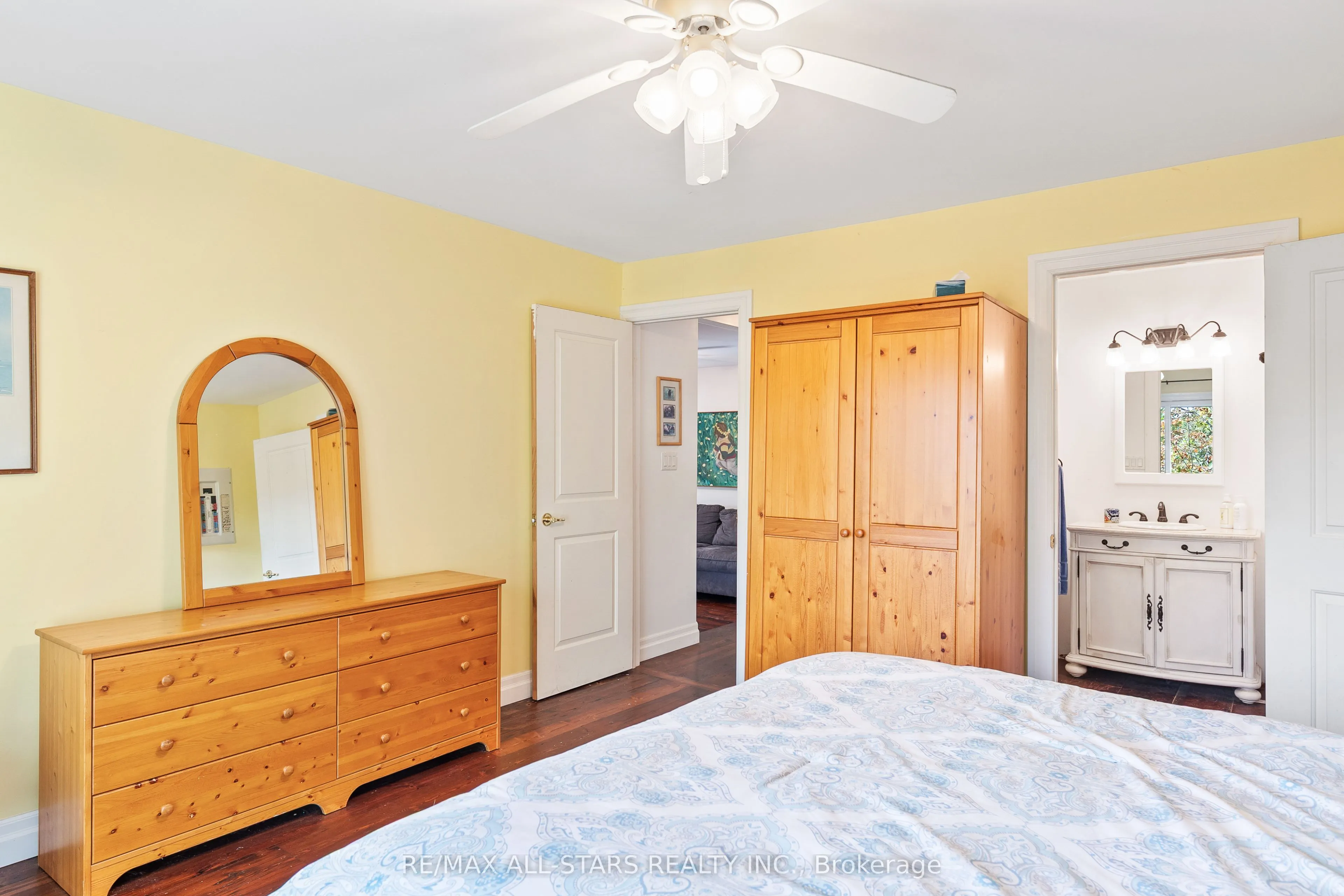 1142 English Circle