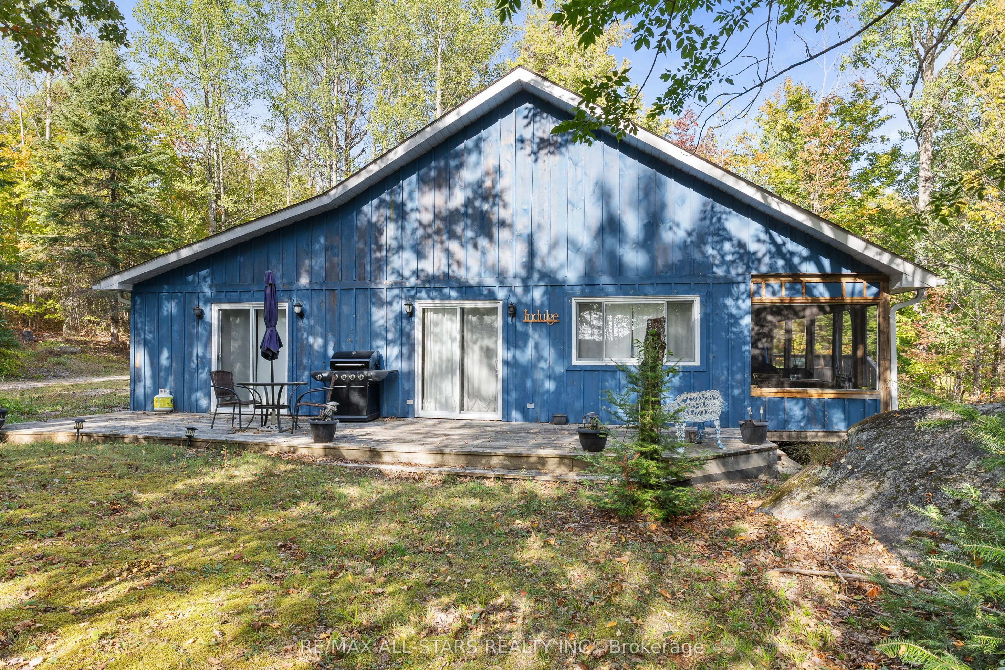 1142 English Circle
