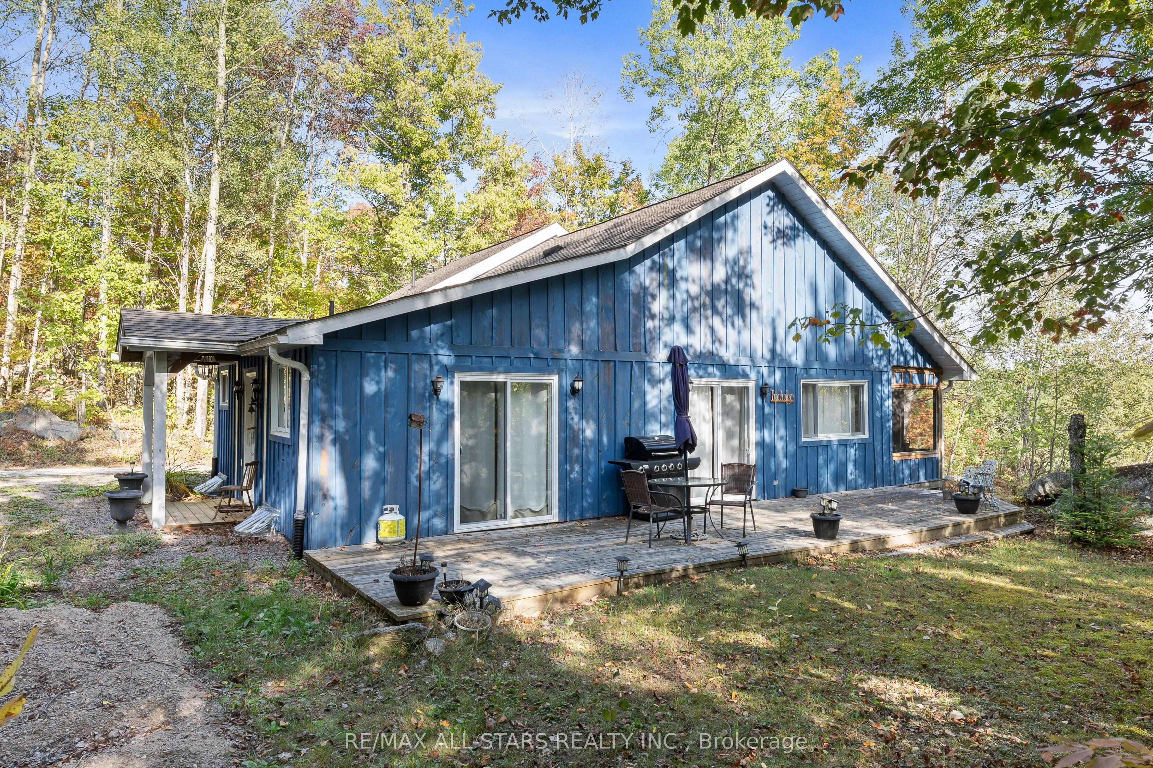 1142 English Circle