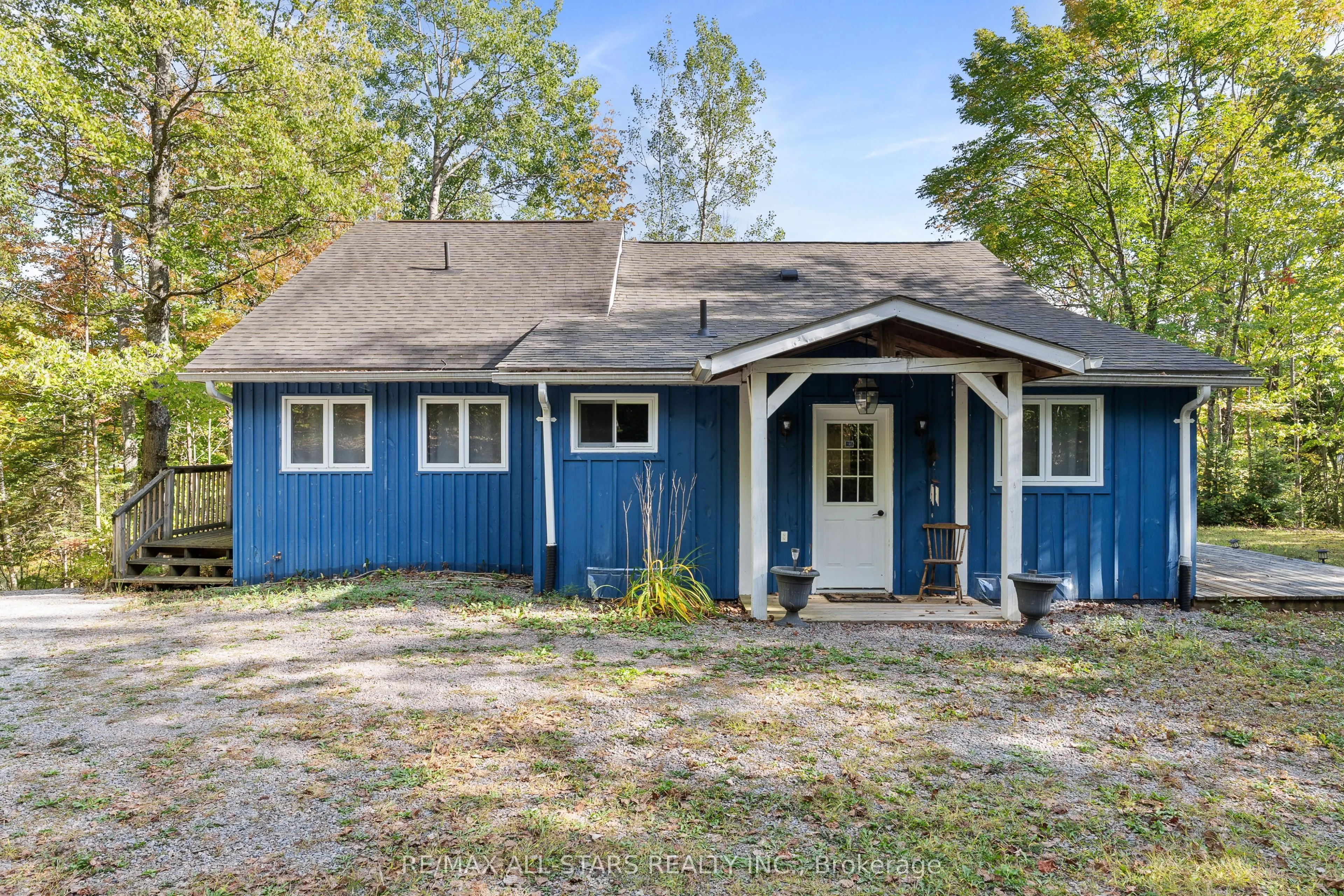 1142 English Circle