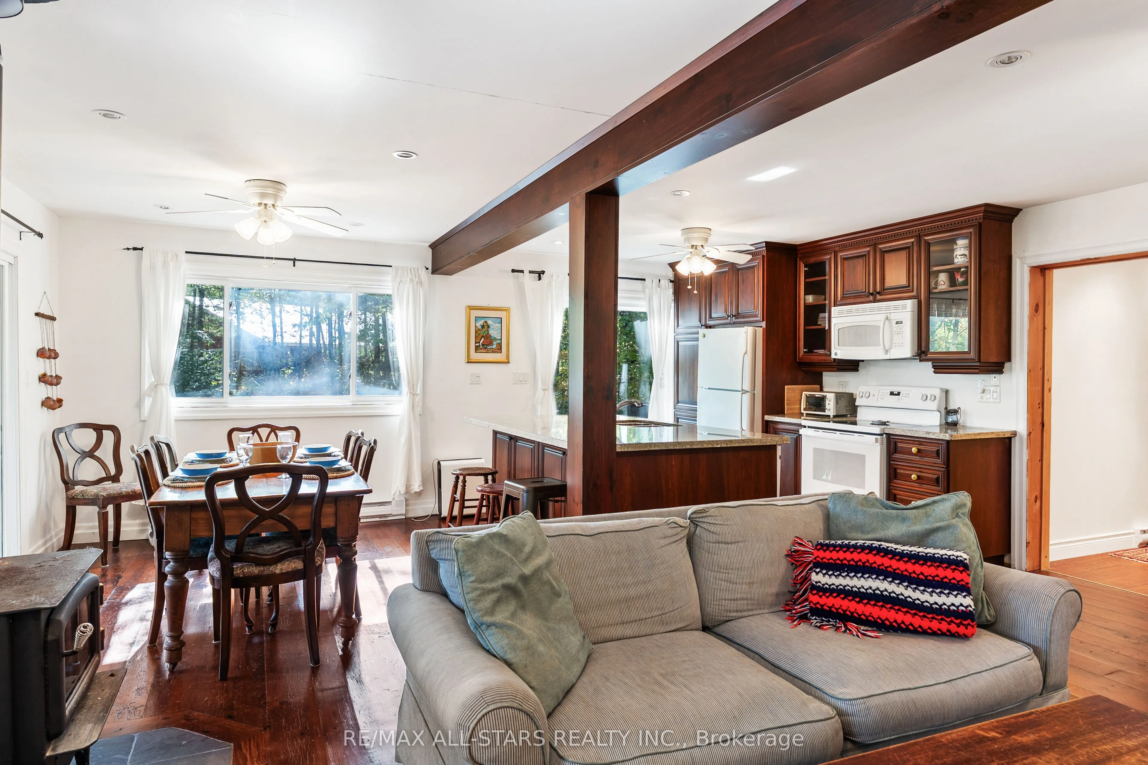 1142 English Circle