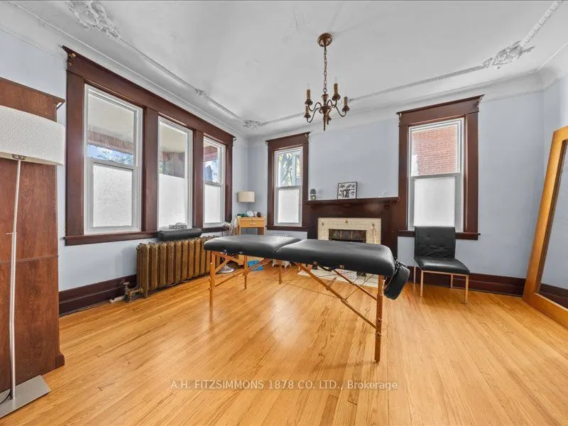 18-20 Woodlawn Avenue