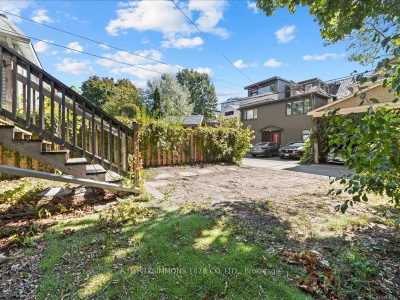 18-20 Woodlawn Avenue