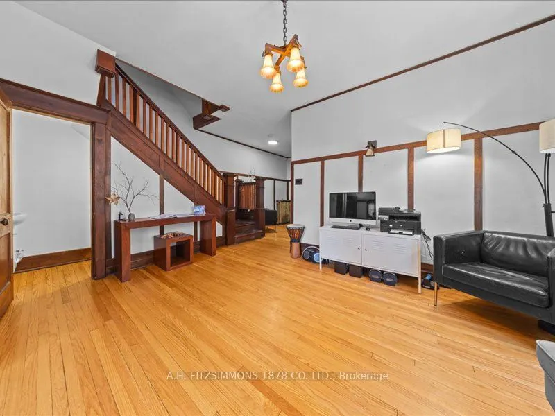 18-20 Woodlawn Avenue