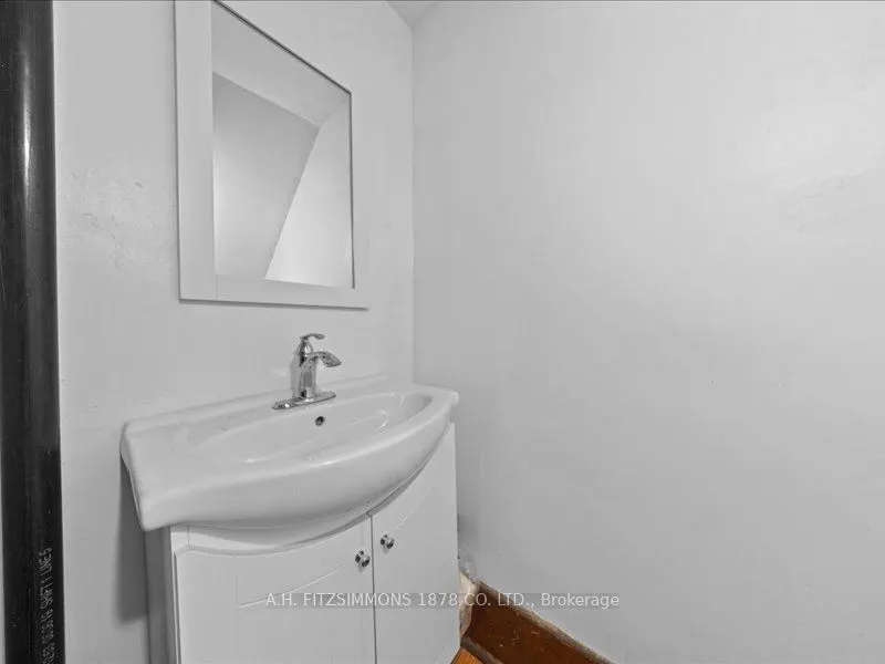 18-20 Woodlawn Avenue