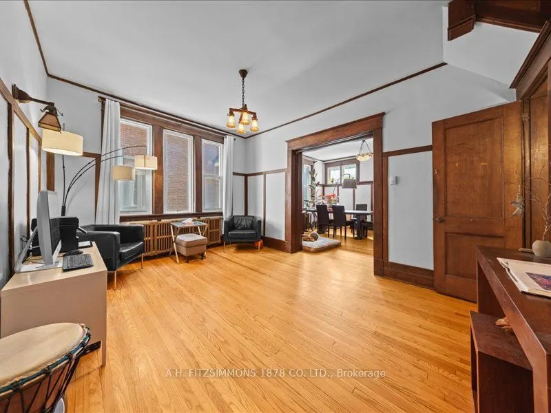 18-20 Woodlawn Avenue