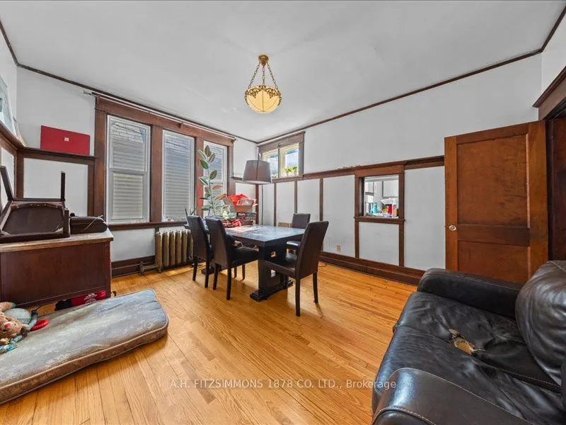18-20 Woodlawn Avenue