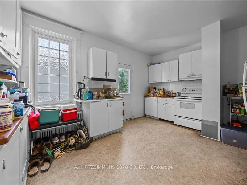 18-20 Woodlawn Avenue