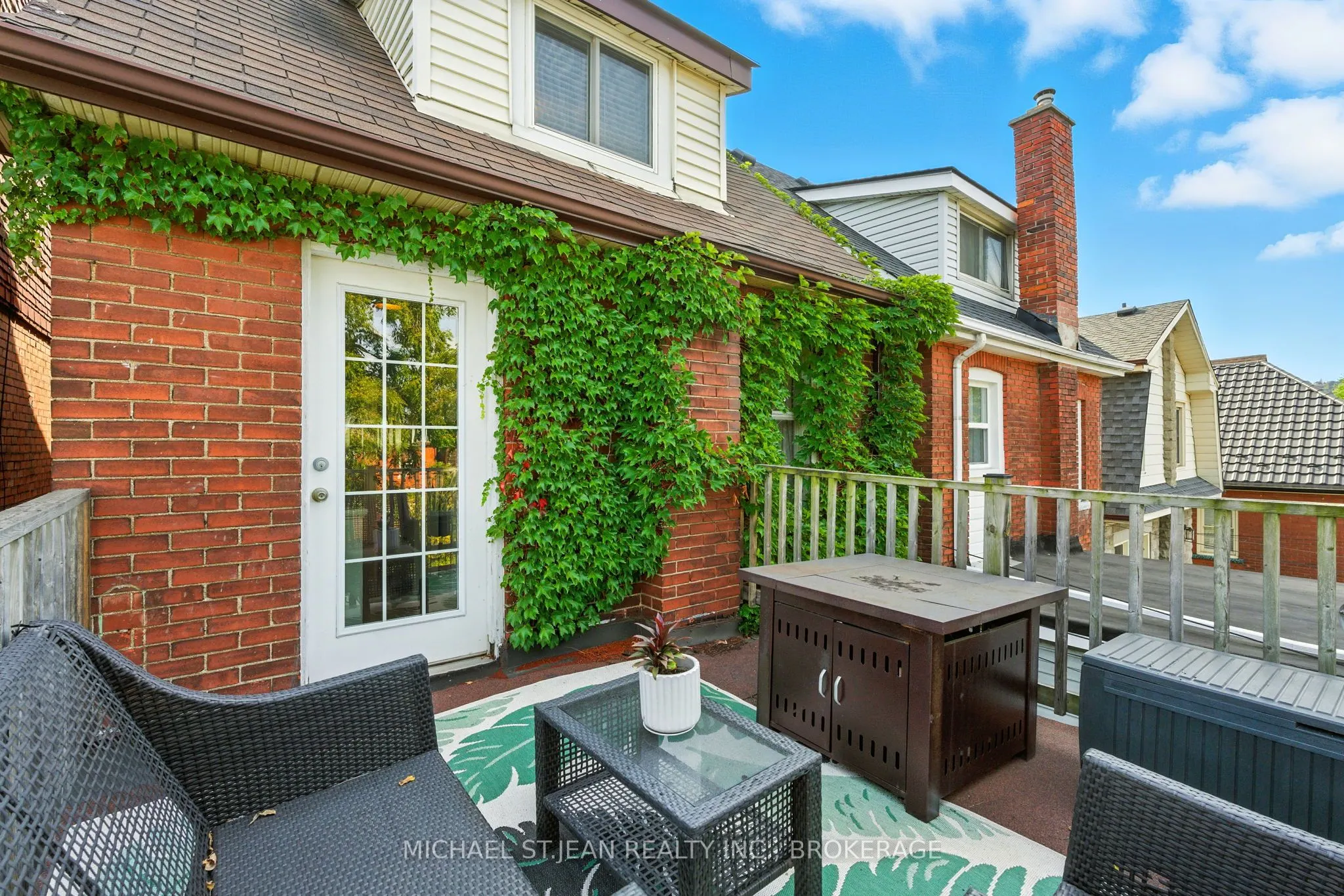 119 Rosslyn Avenue N