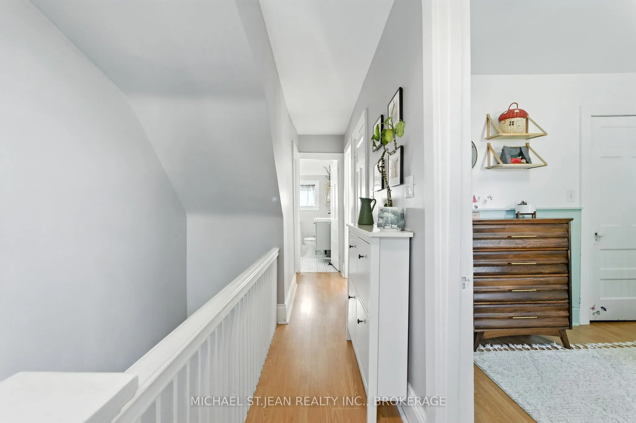 119 Rosslyn Avenue N