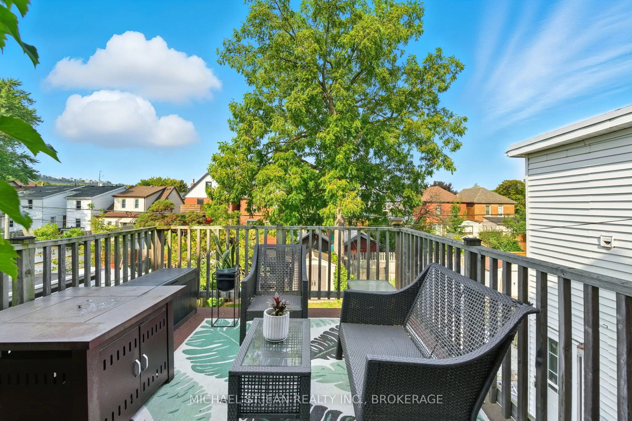 119 Rosslyn Avenue N