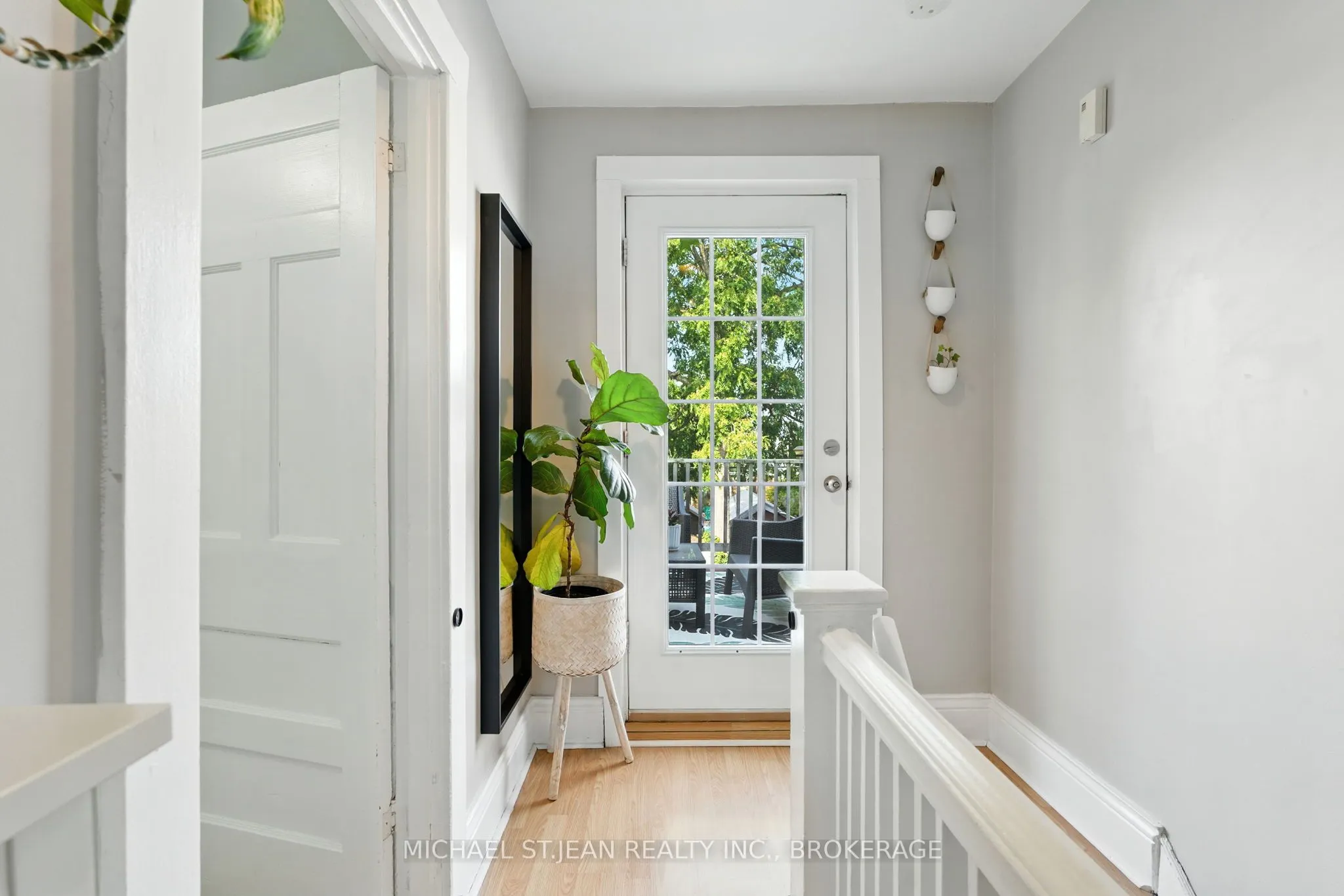 119 Rosslyn Avenue N