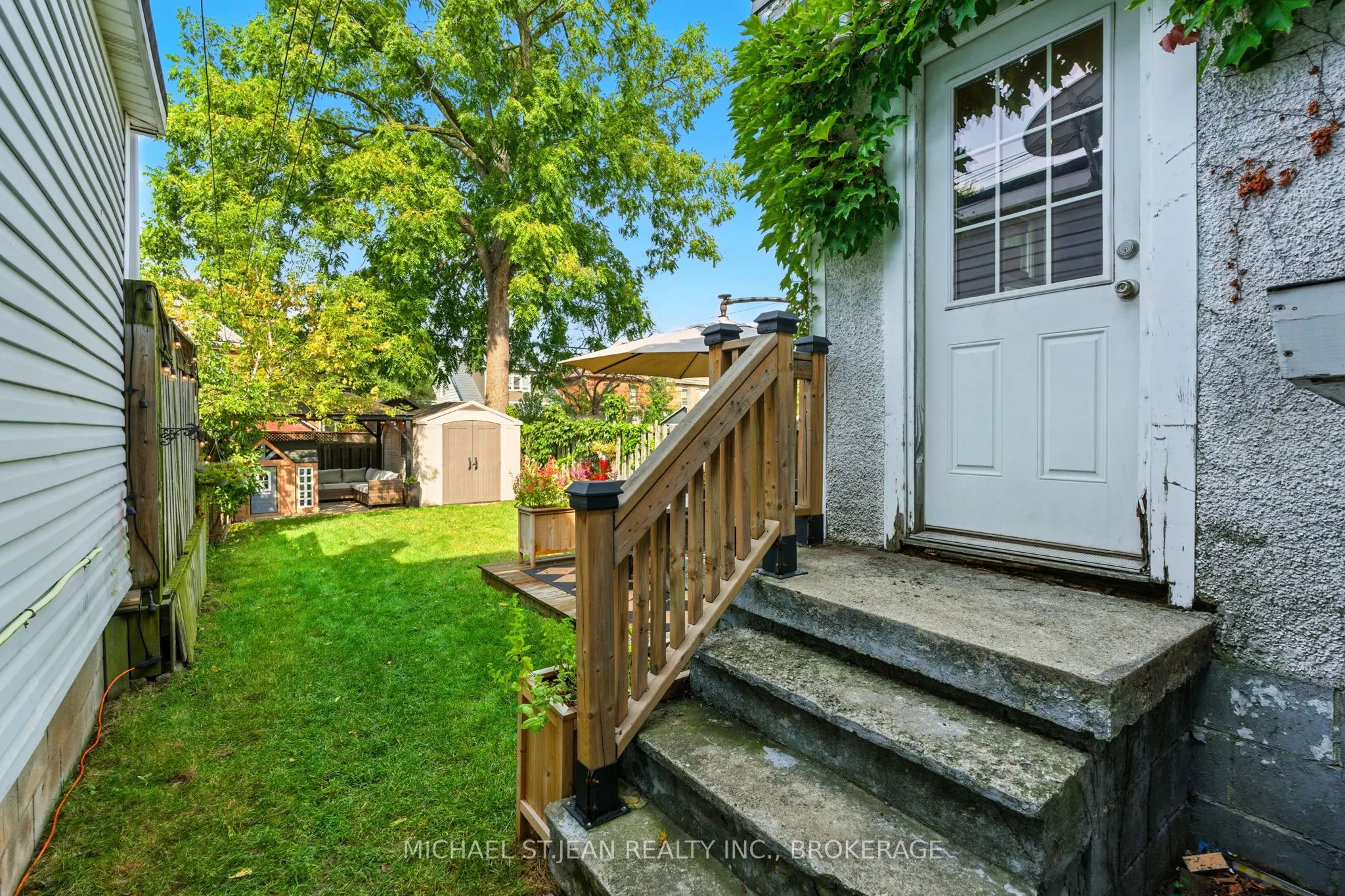 119 Rosslyn Avenue N