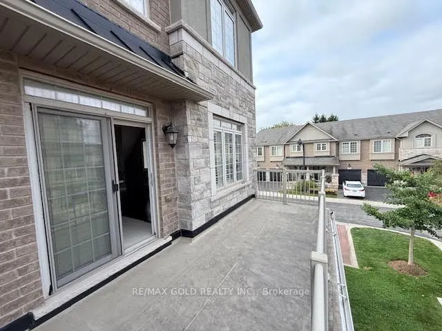 215 Dundas Street E, #8
