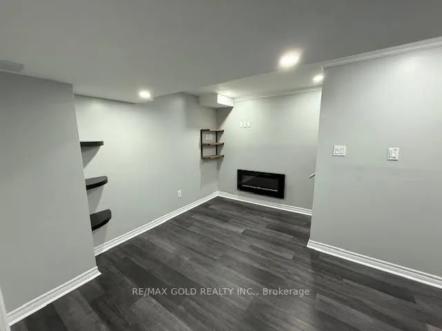 215 Dundas Street E, #8