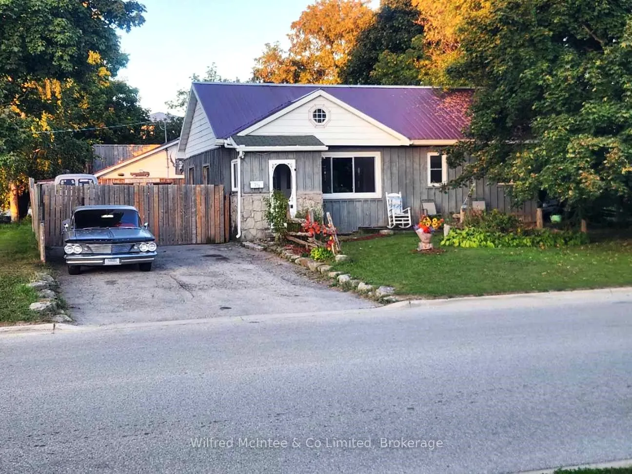 370 Foster Street