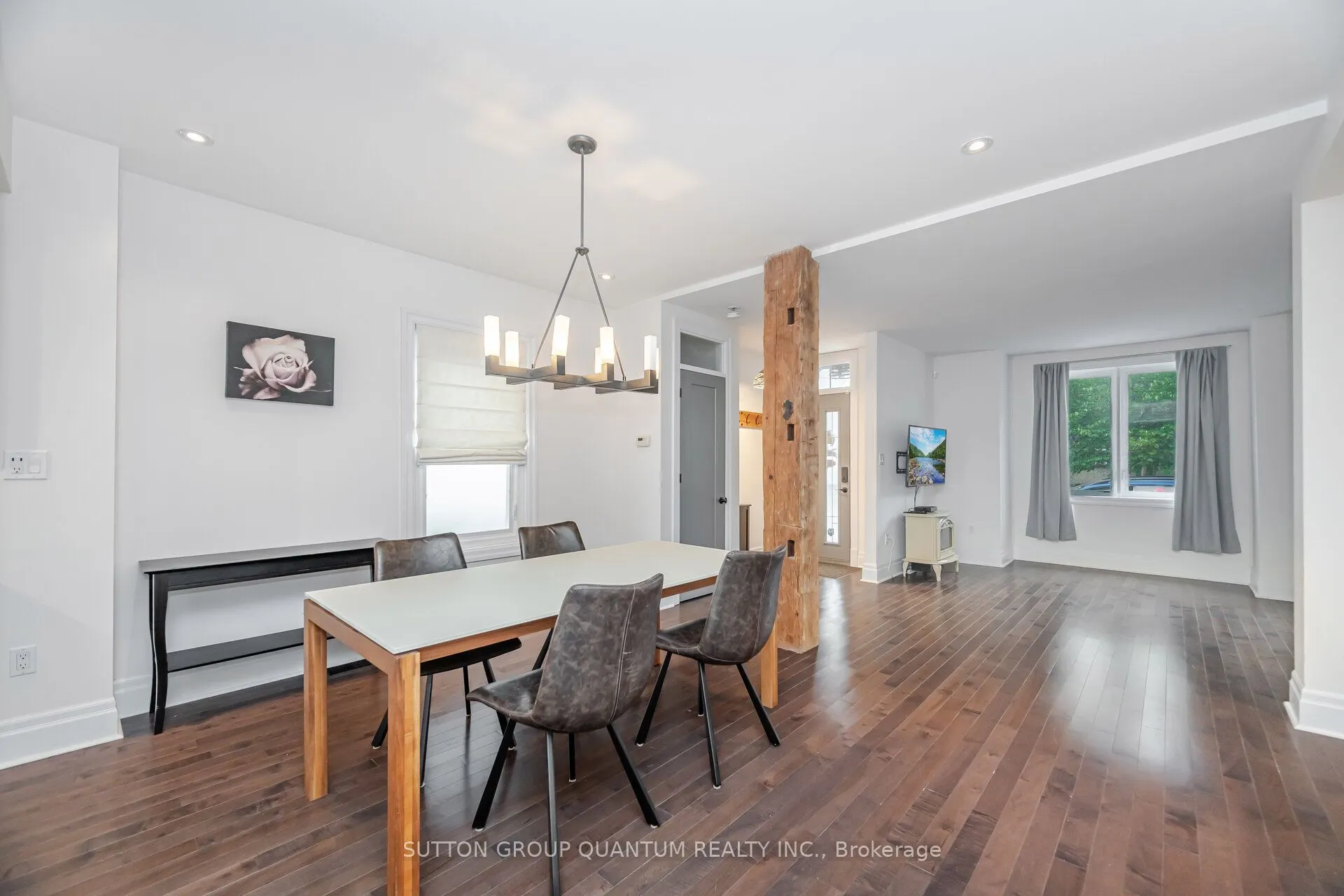 43 Woodbine Crescent E