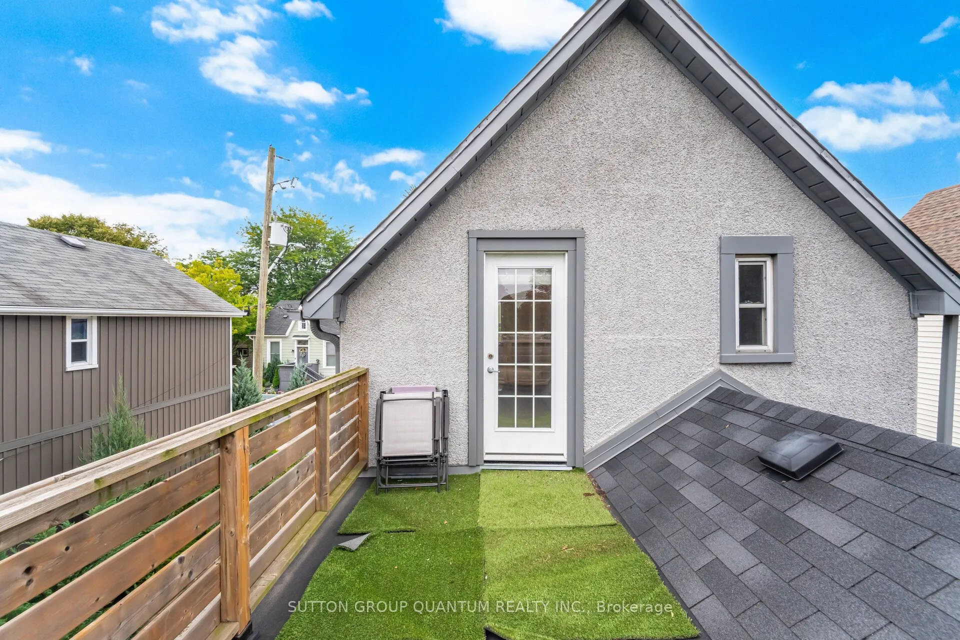 43 Woodbine Crescent E