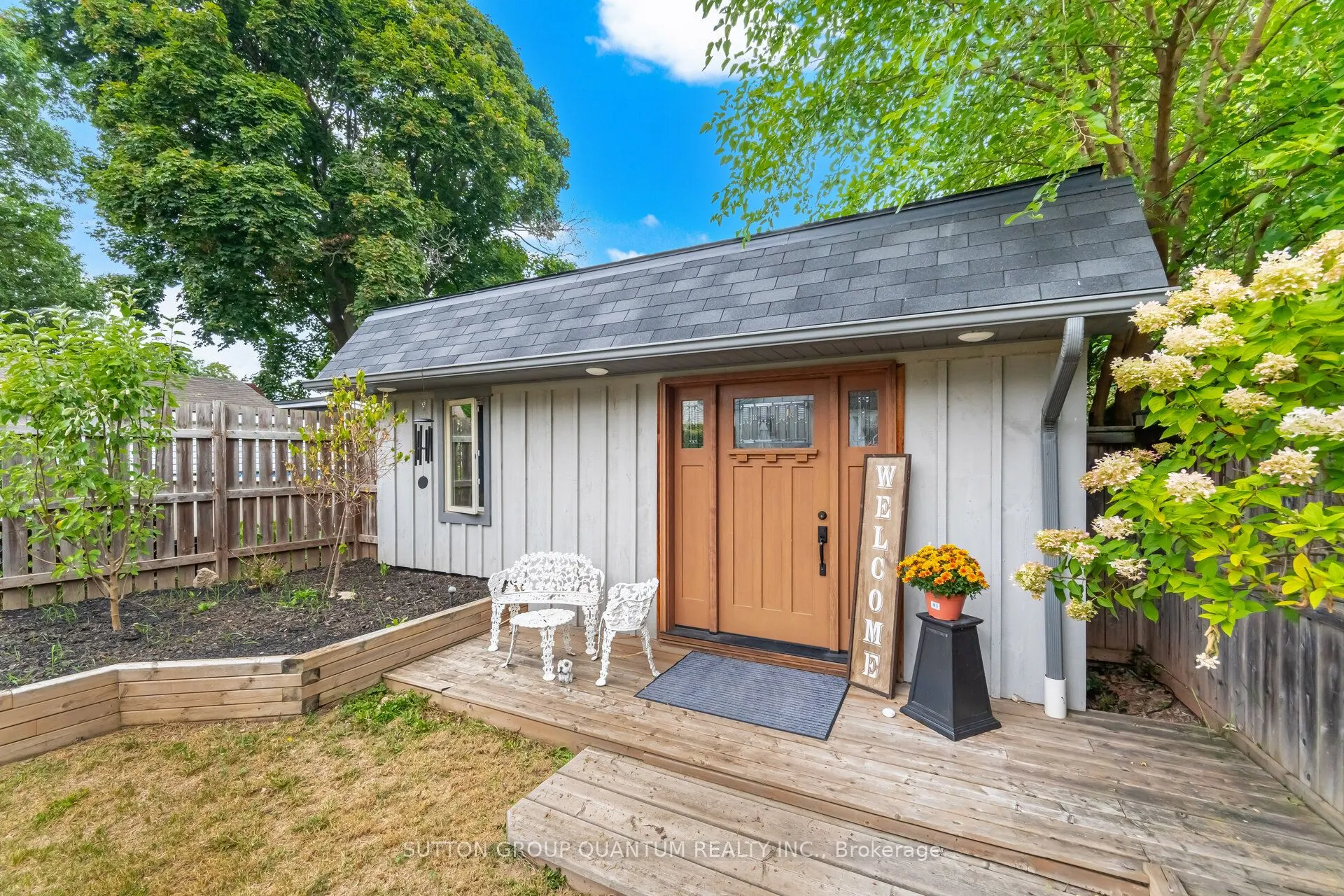 43 Woodbine Crescent E