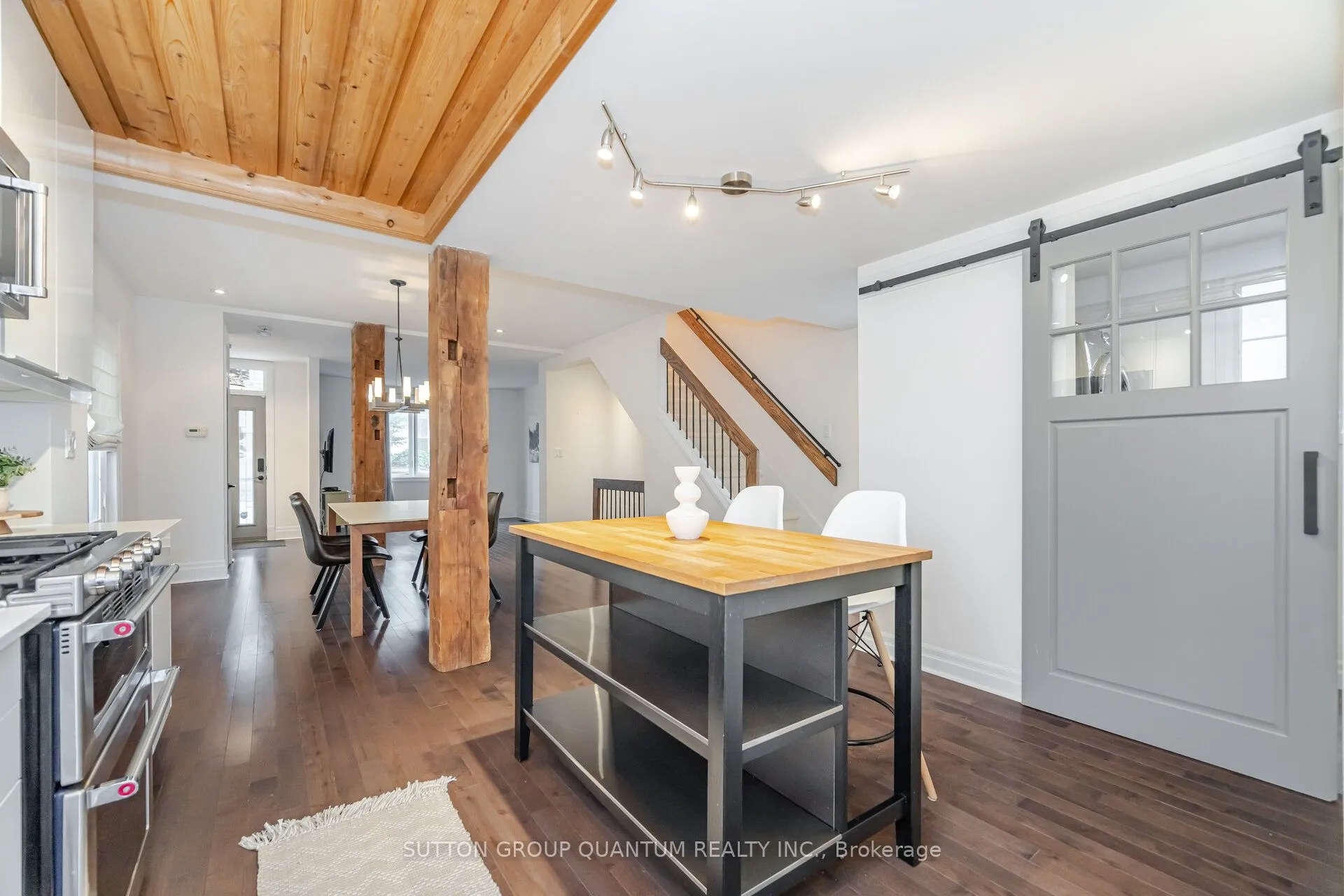 43 Woodbine Crescent E