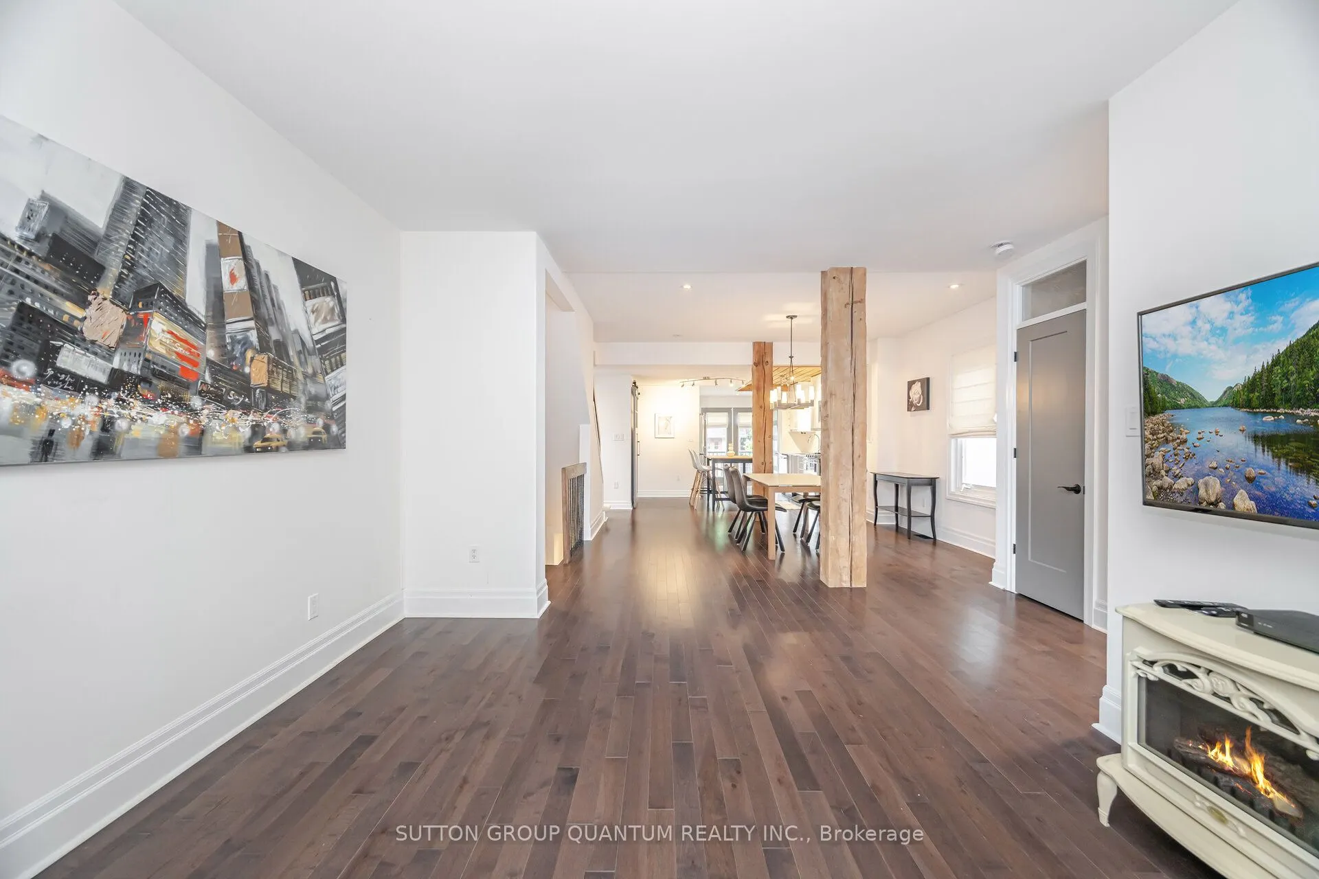 43 Woodbine Crescent E