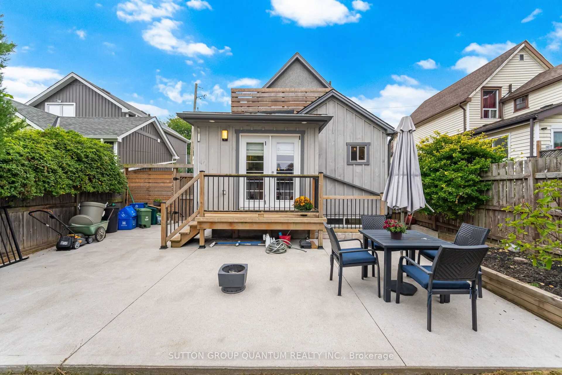 43 Woodbine Crescent E