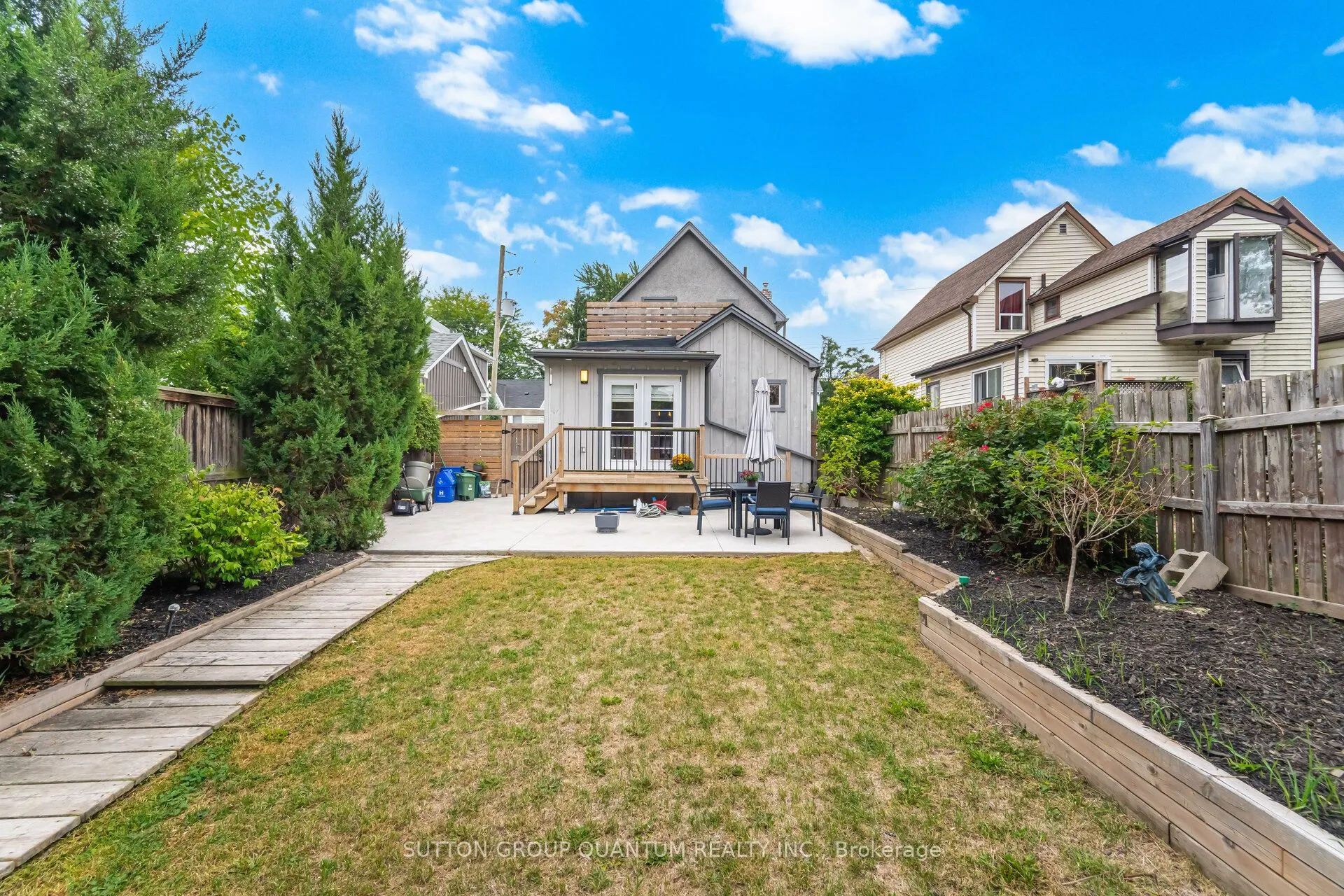 43 Woodbine Crescent E