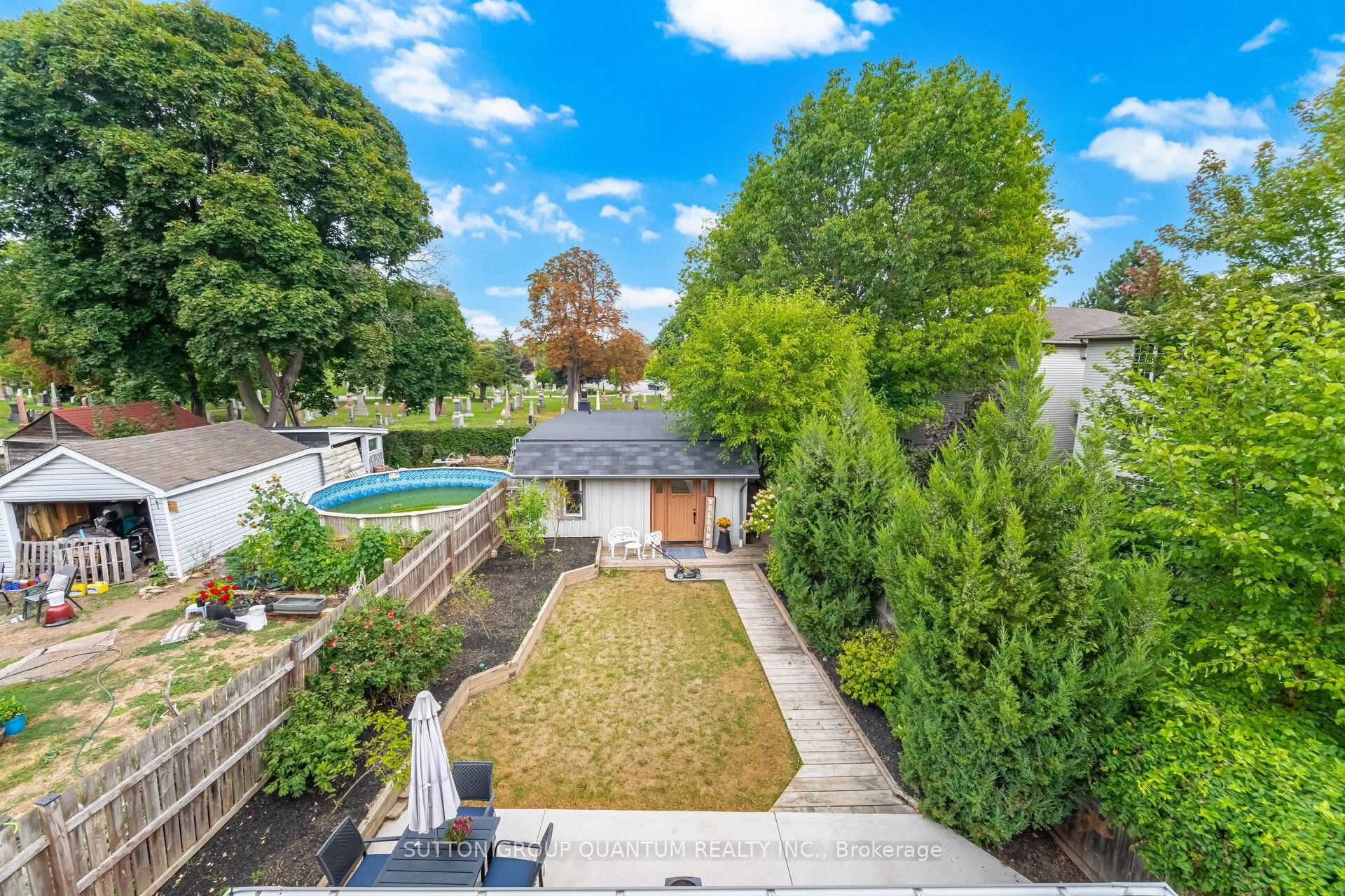 43 Woodbine Crescent E