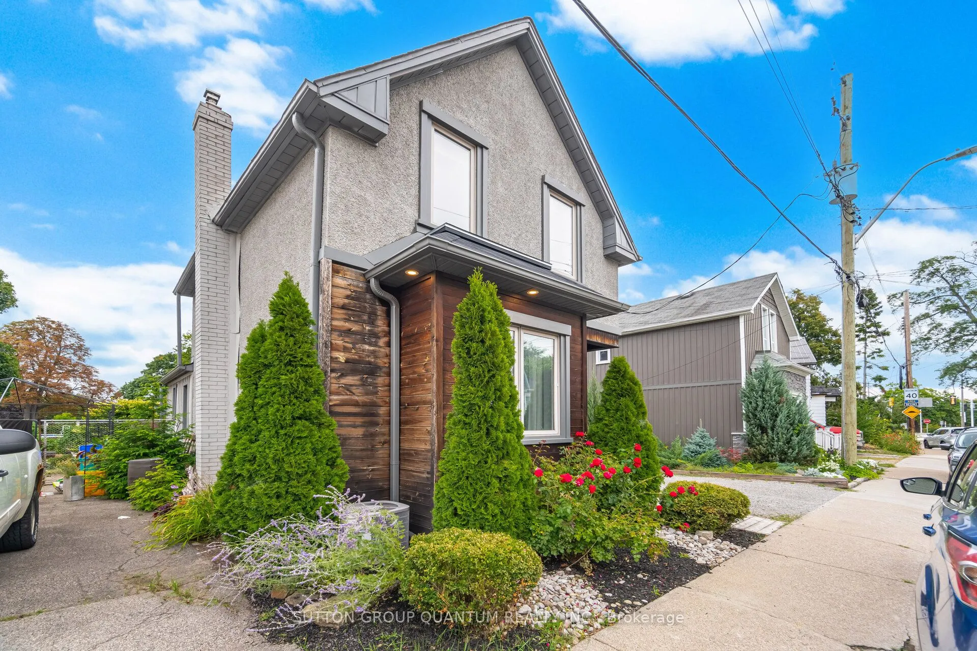 43 Woodbine Crescent E