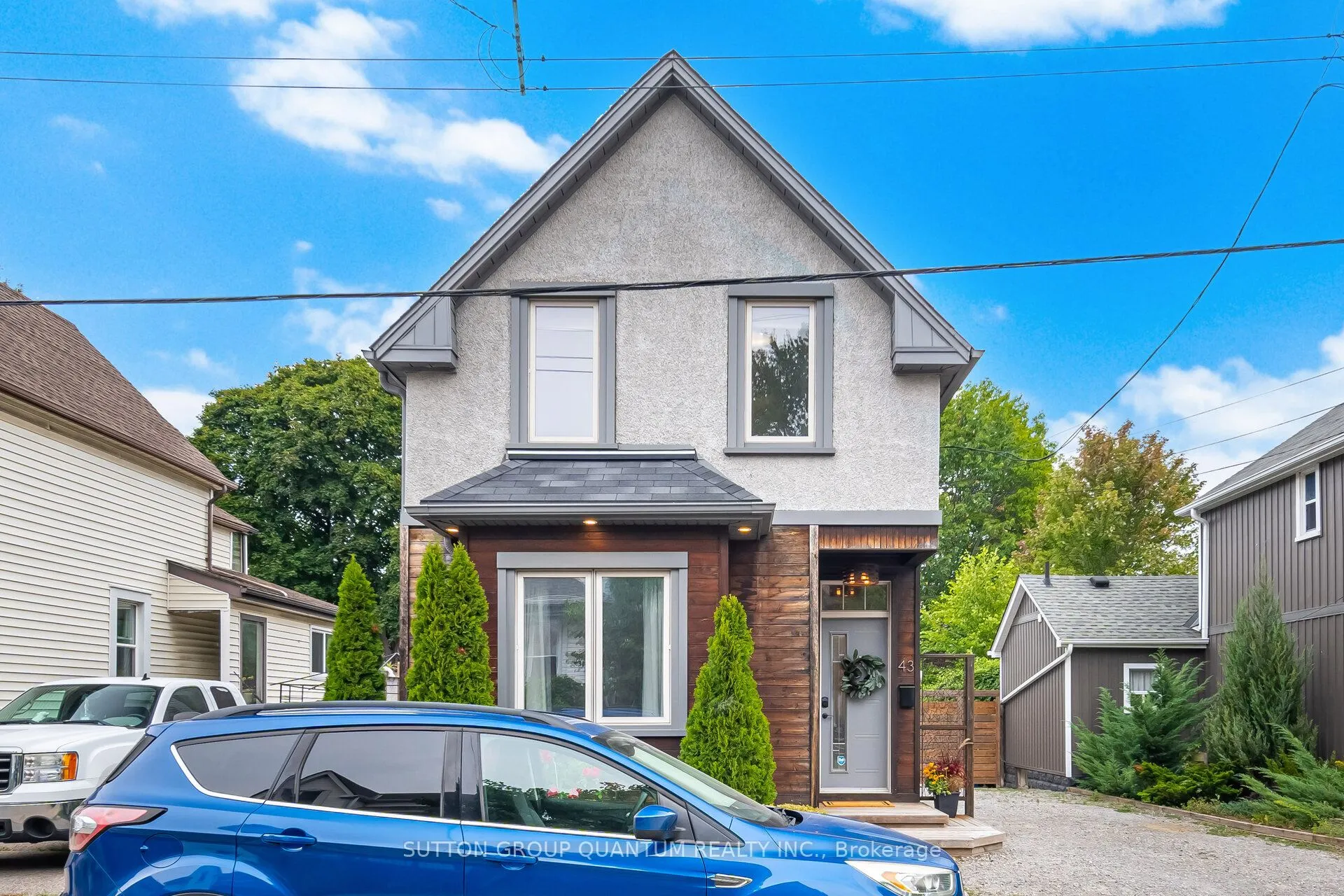 43 Woodbine Crescent E