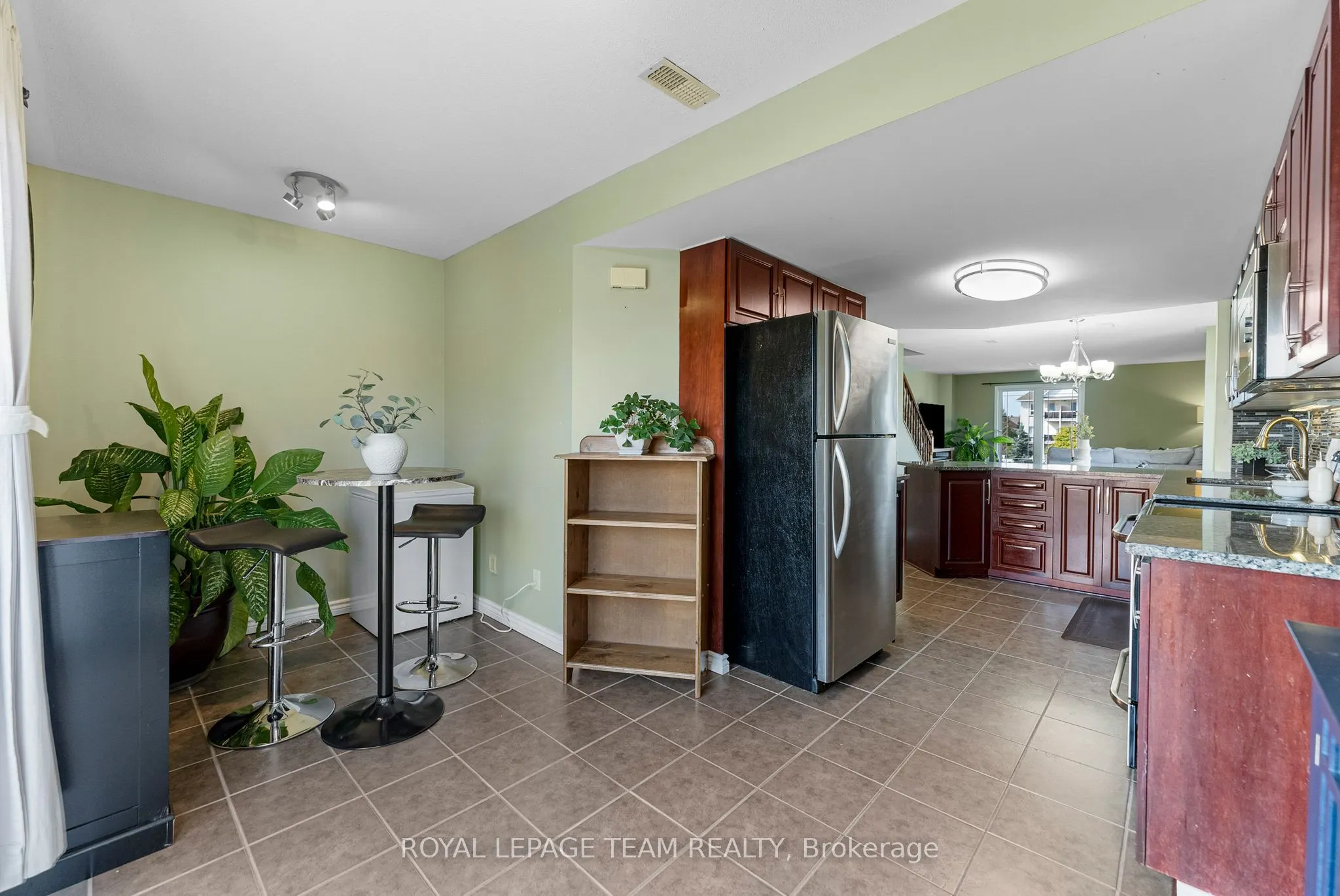 368 Crownridge Drive, #24