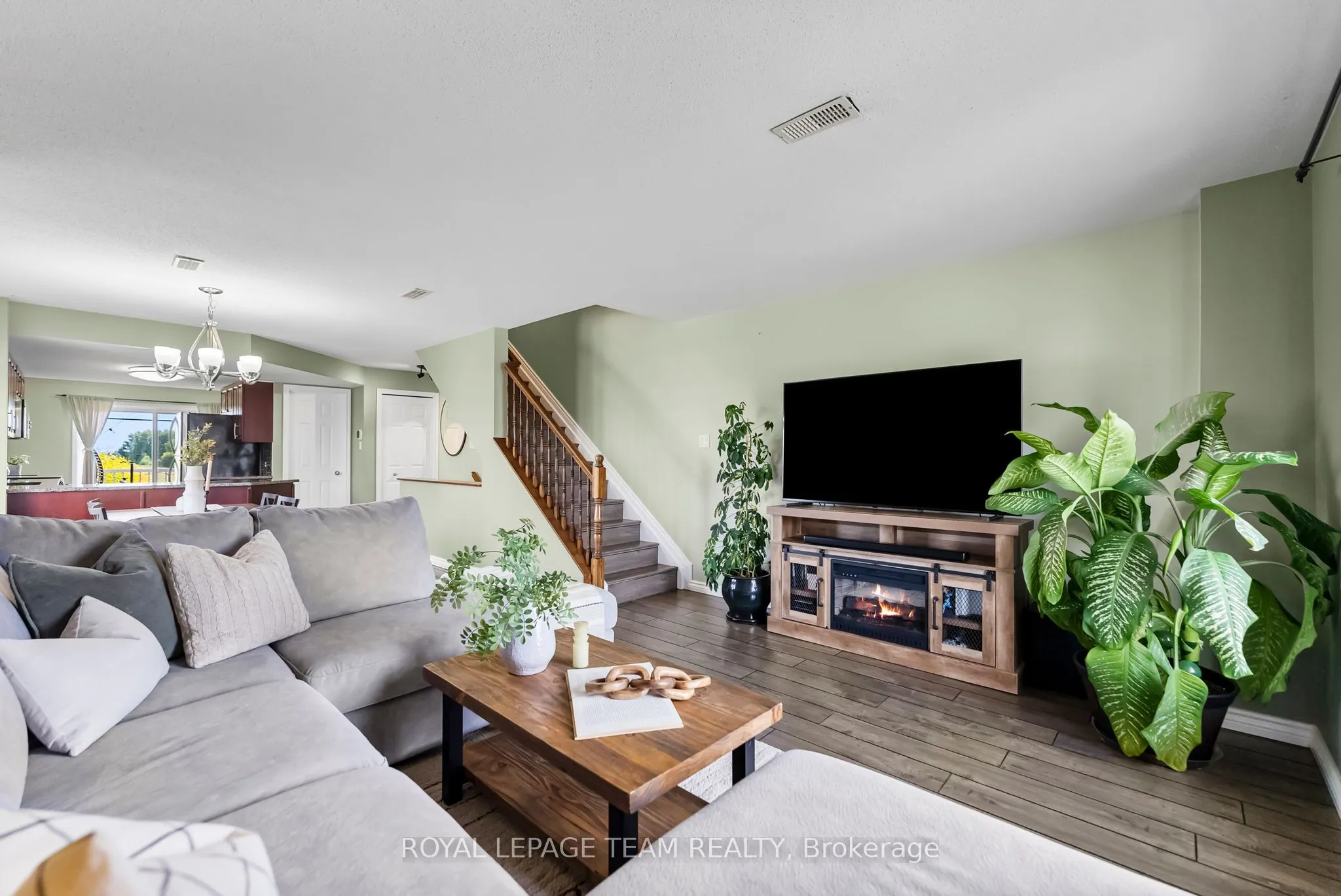 368 Crownridge Drive, #24