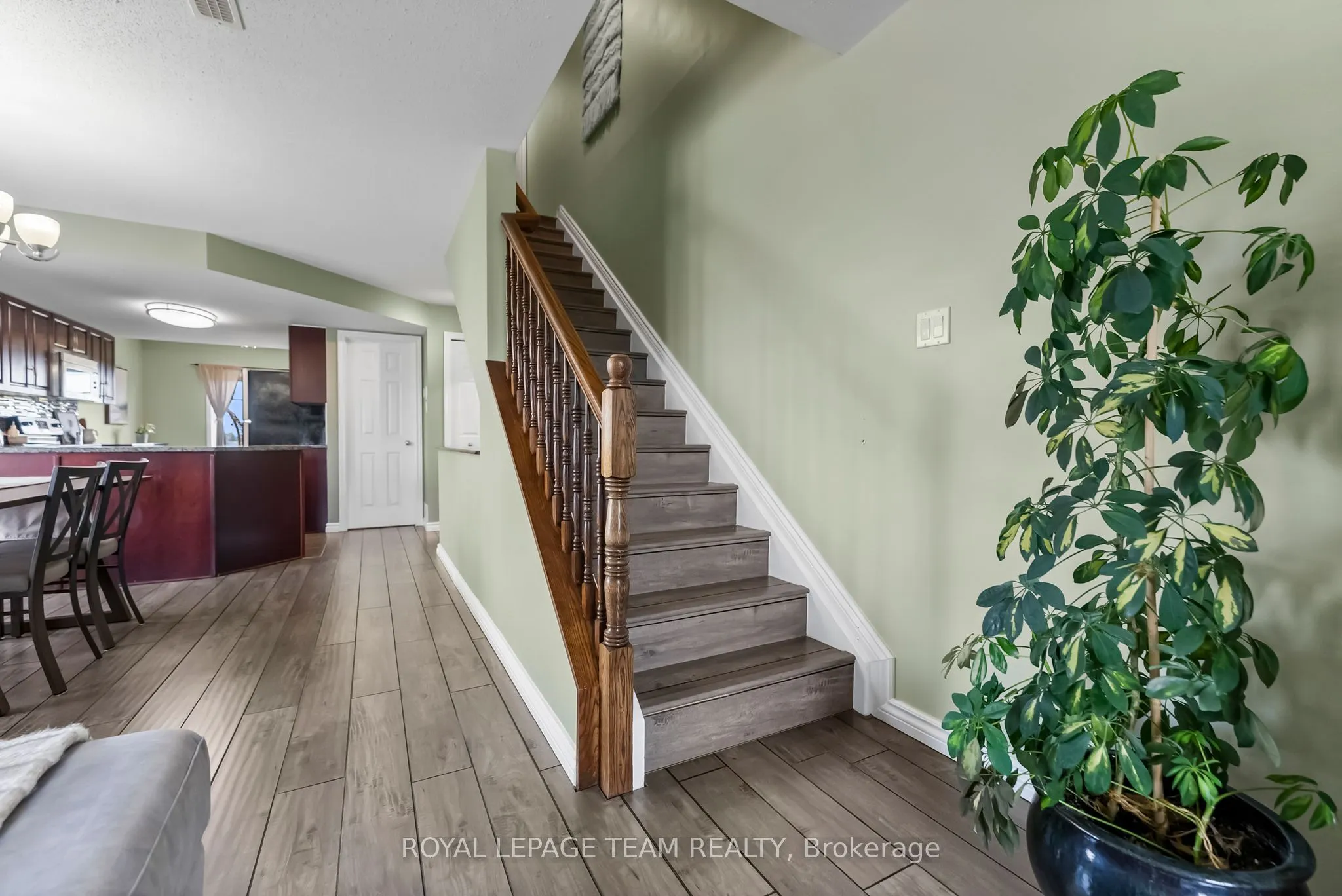 368 Crownridge Drive, #24