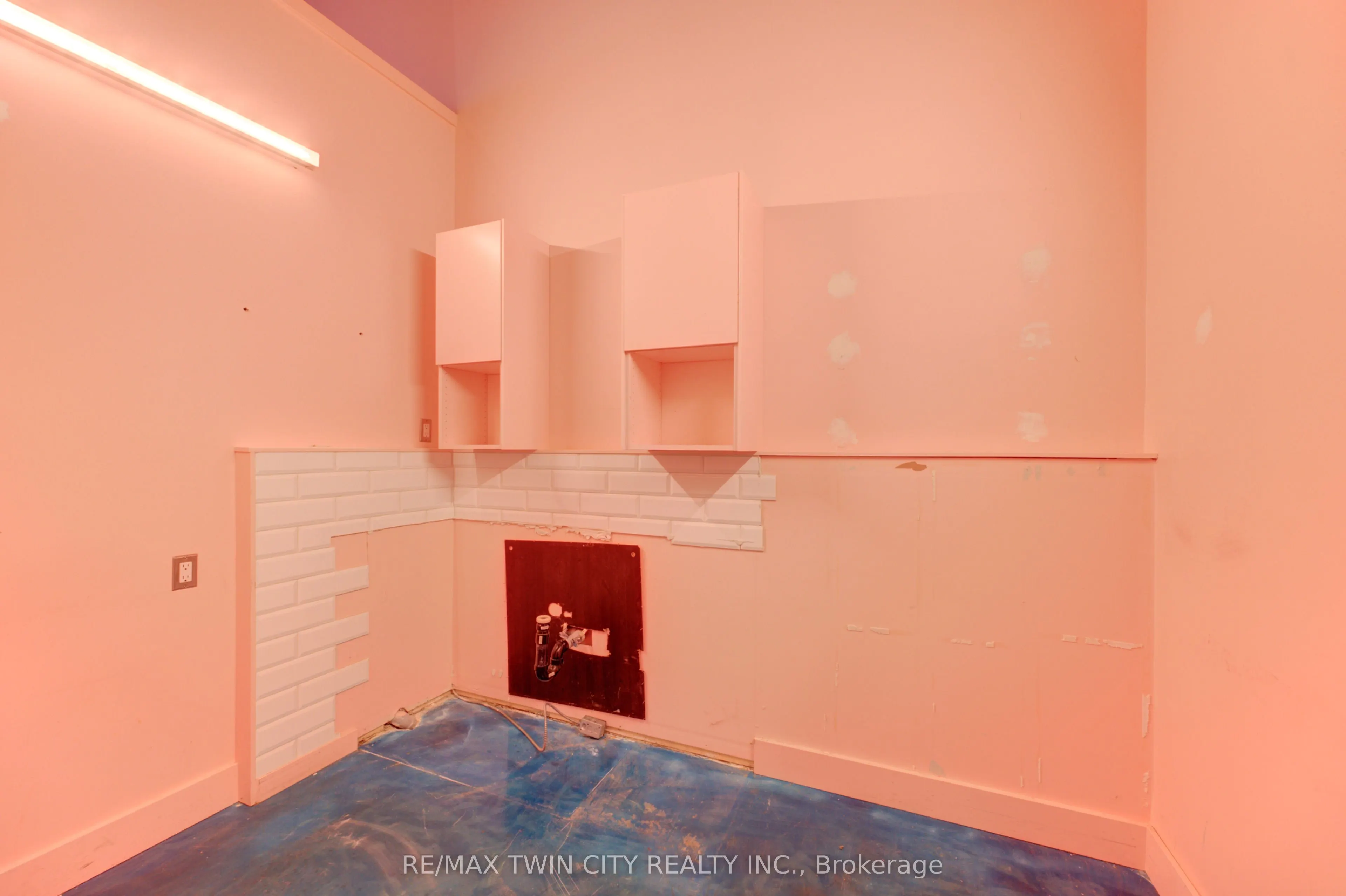 320 Colborne Street W, #13