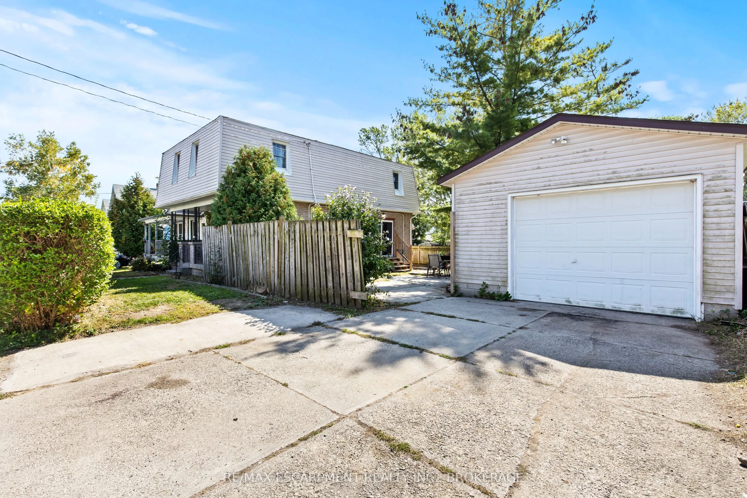 15 MCCORMICK Street