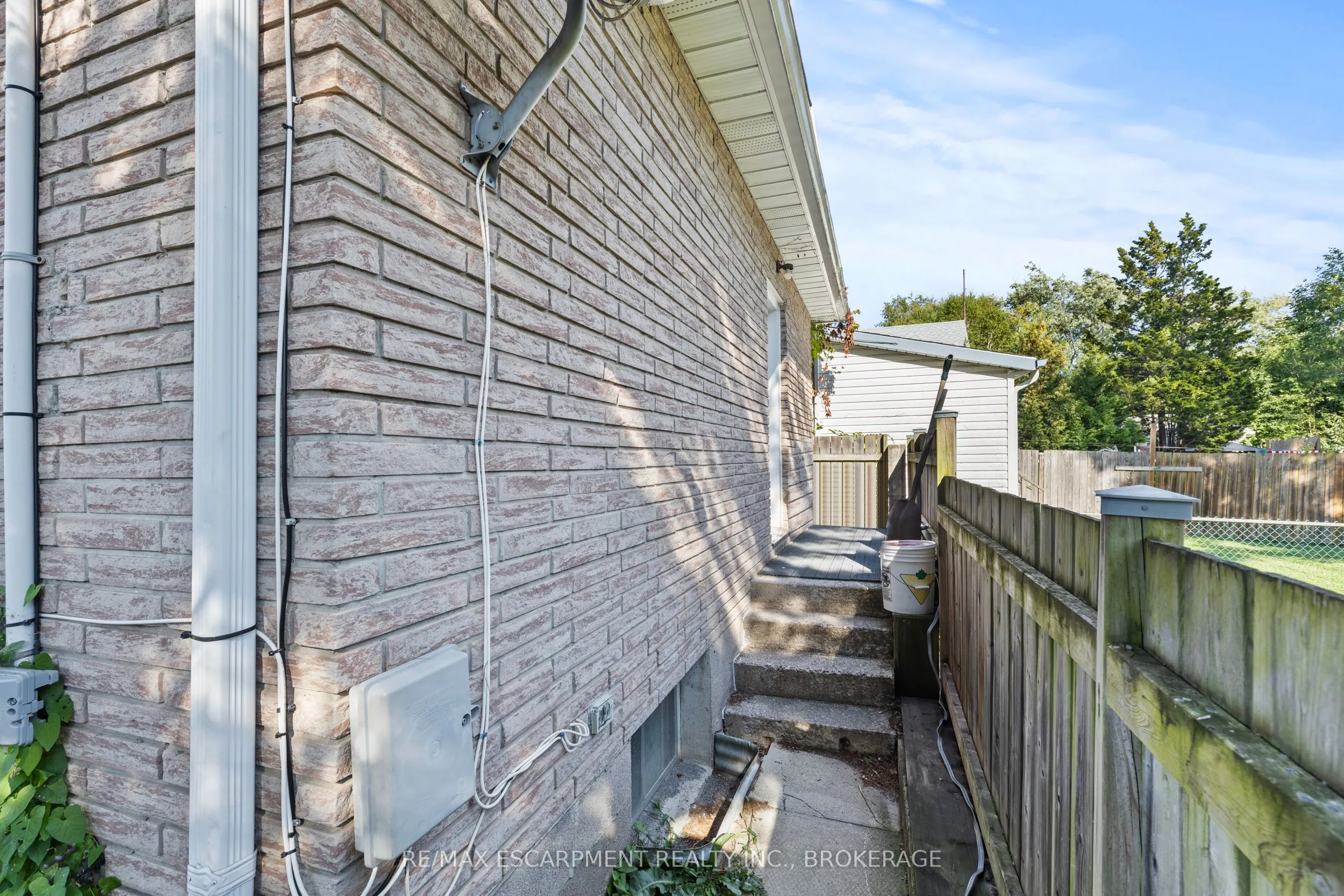 15 MCCORMICK Street