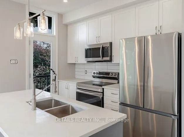 659 Donat Street, #101