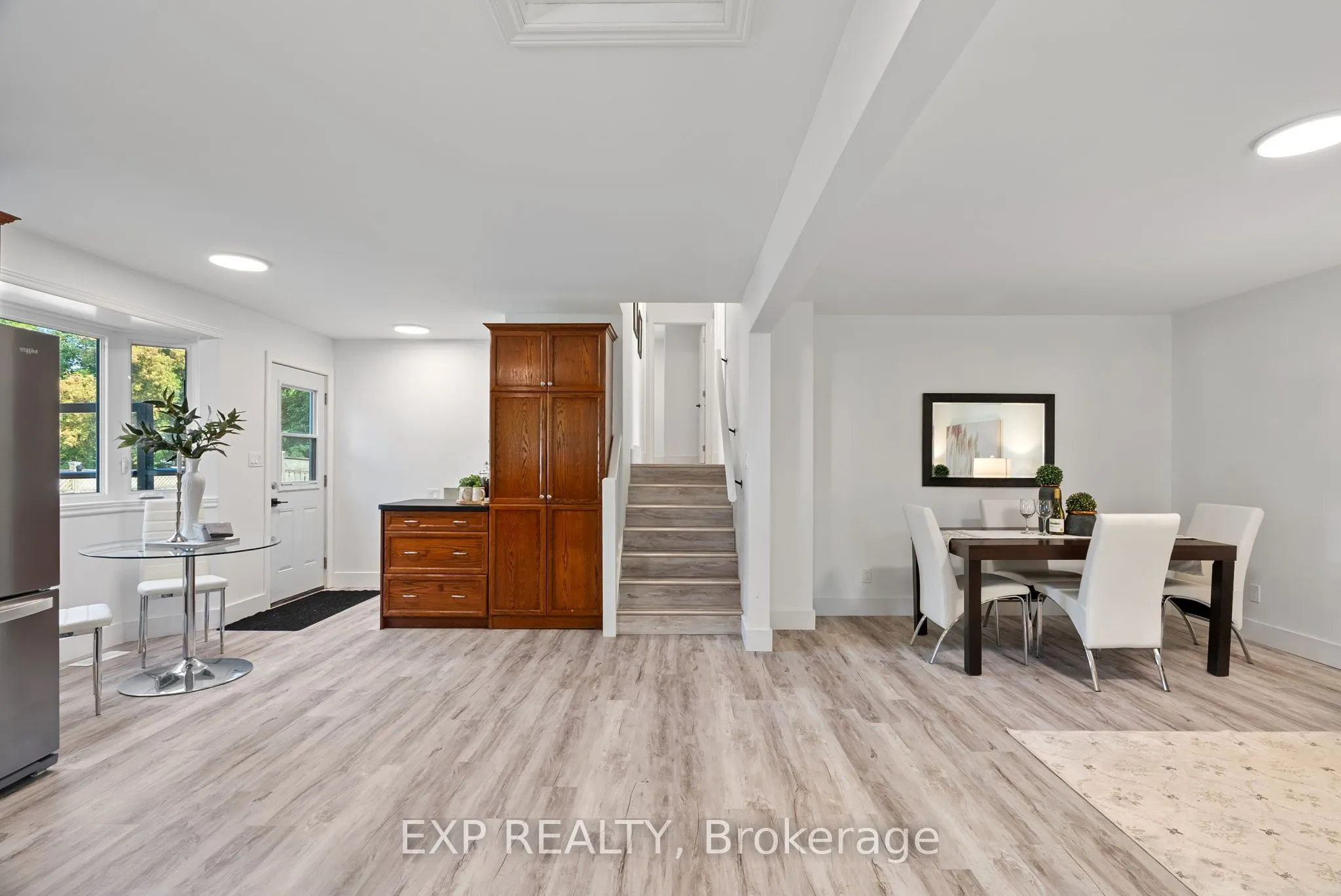 250 William Street E