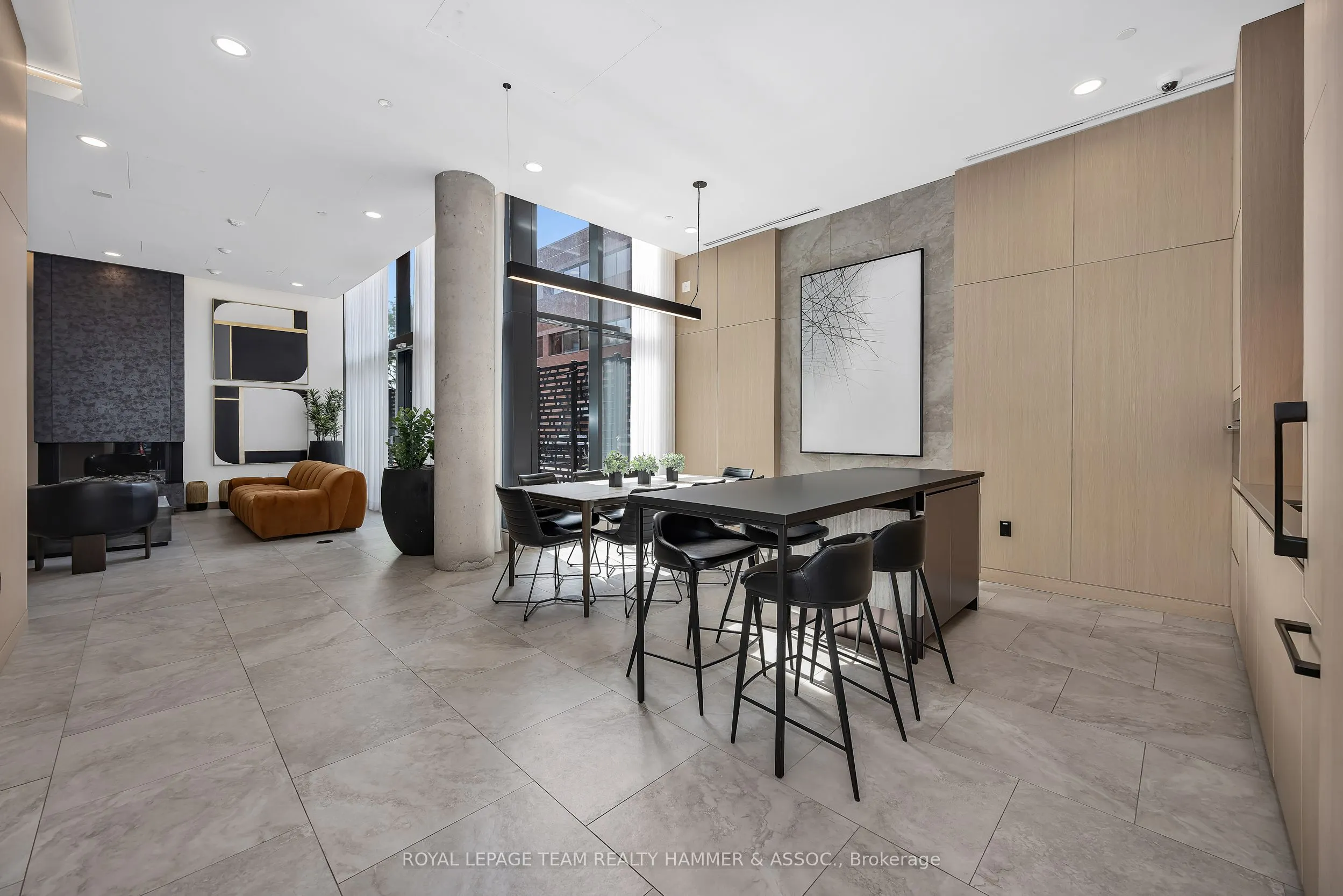 10 James Street, #707