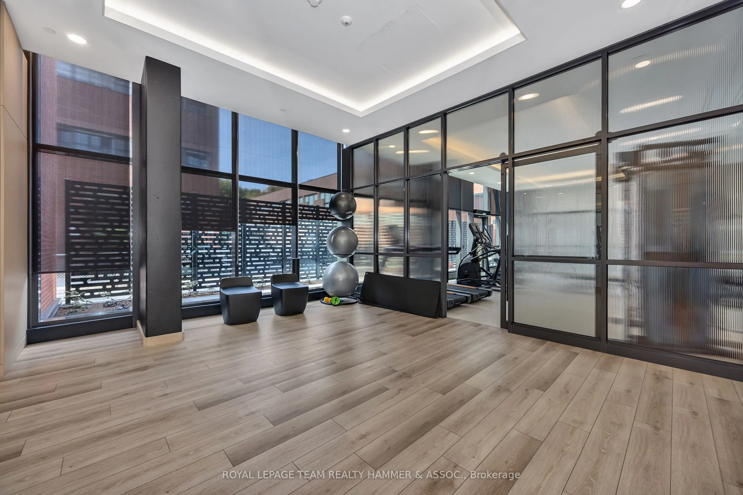 10 James Street, #707