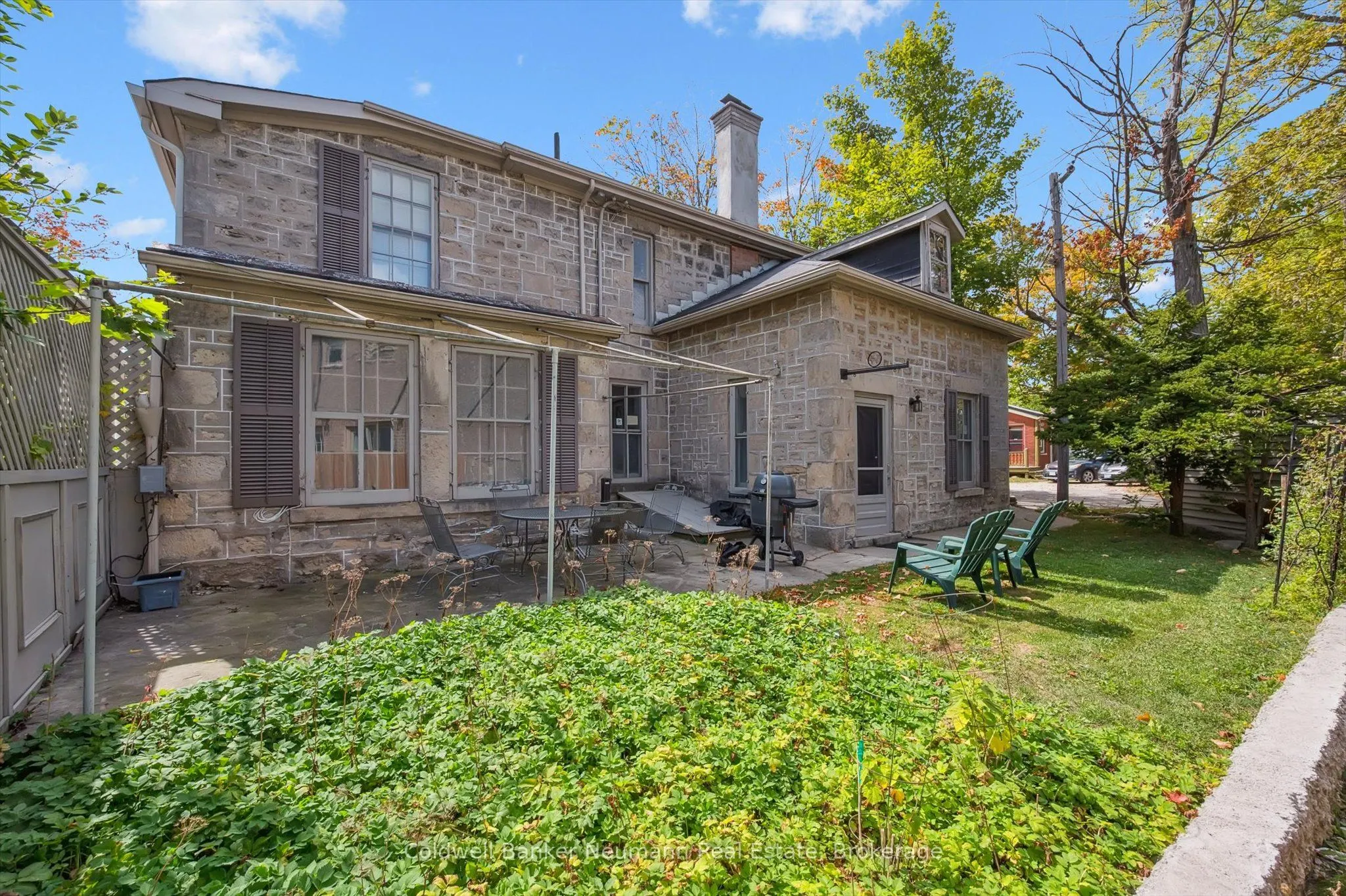 221 WOOLWICH Street