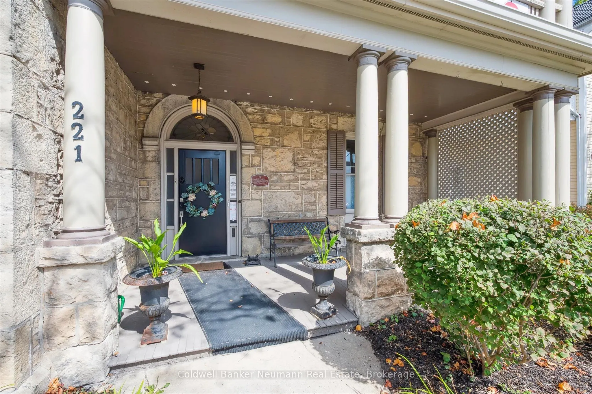 221 WOOLWICH Street
