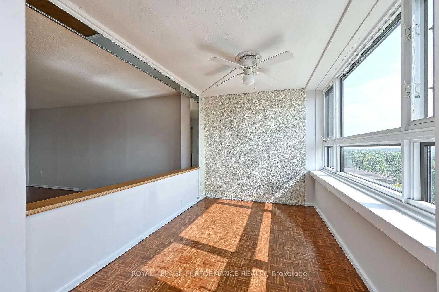 1356 Meadowlands Drive E, #607