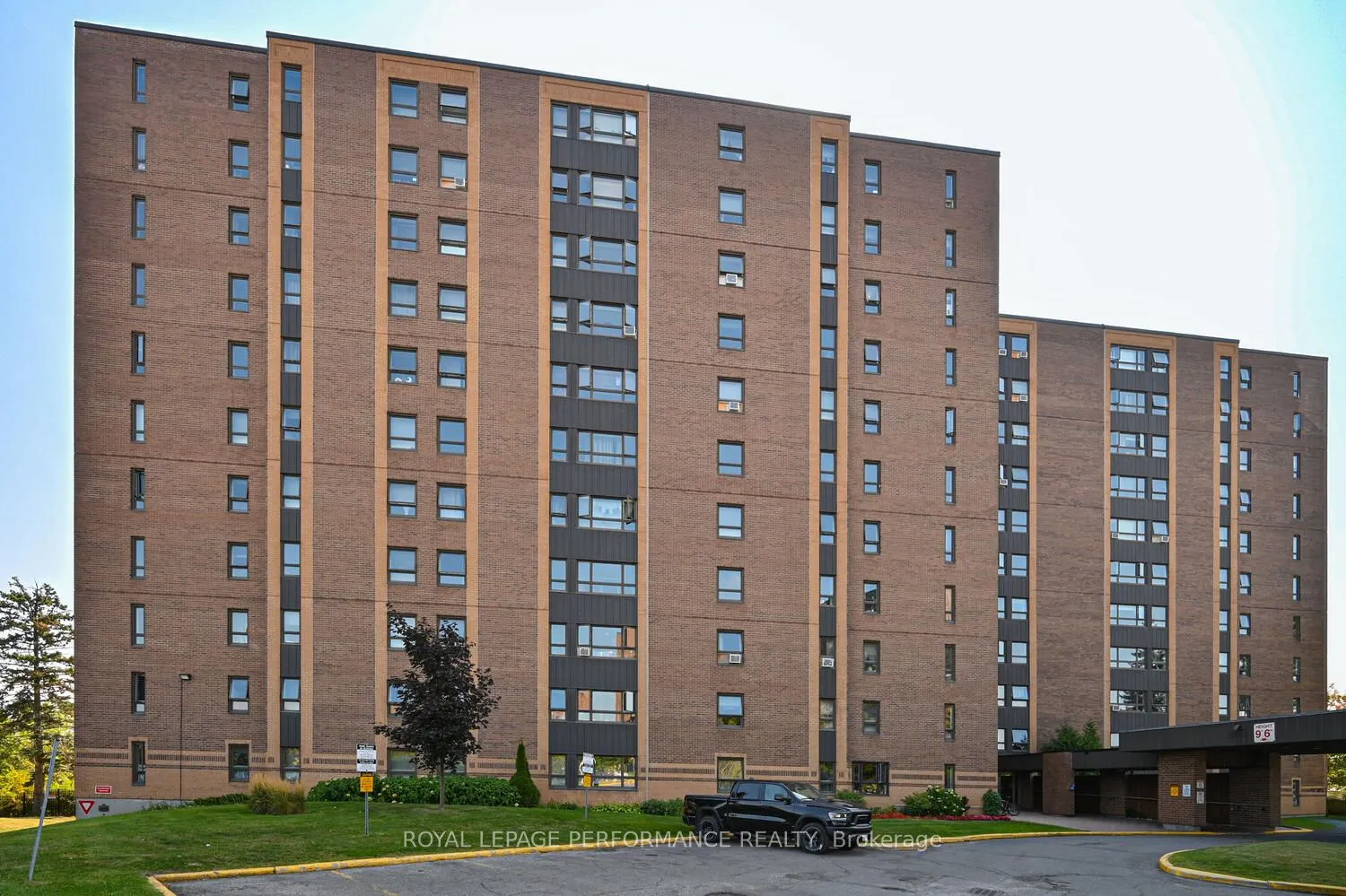 1356 Meadowlands Drive E, #607