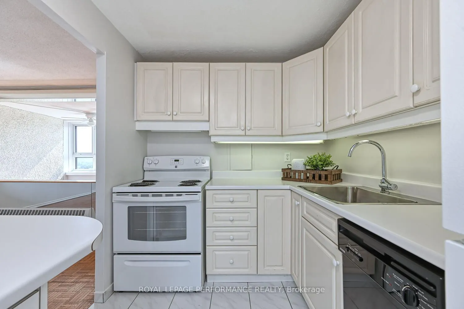 1356 Meadowlands Drive E, #607