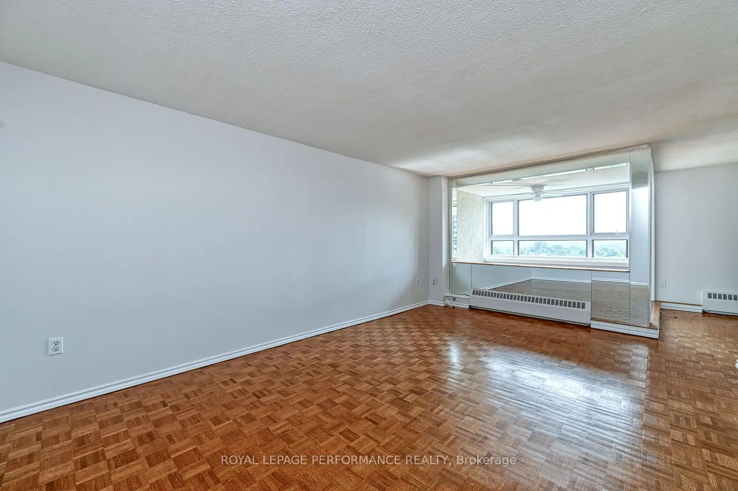 1356 Meadowlands Drive E, #607