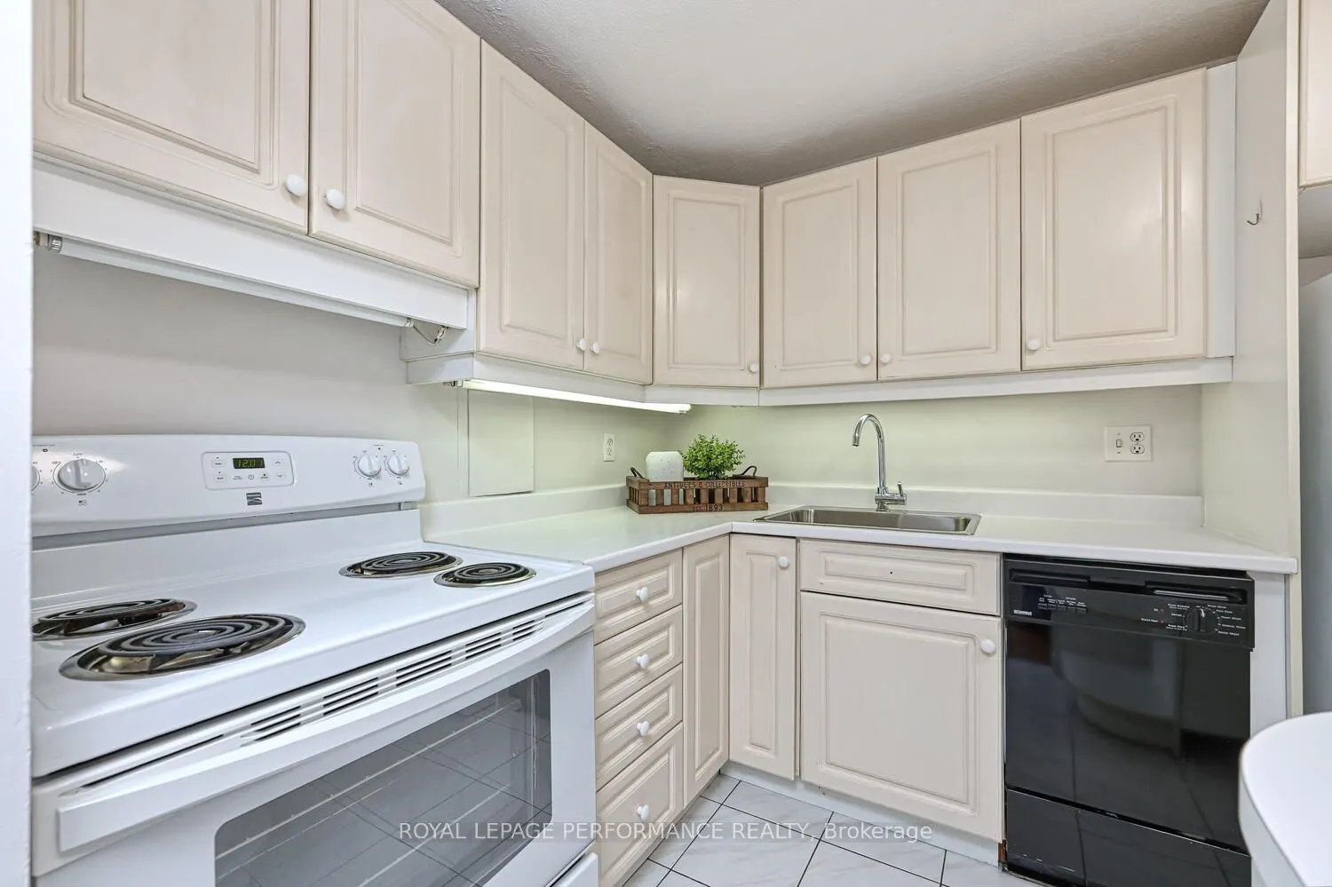 1356 Meadowlands Drive E, #607