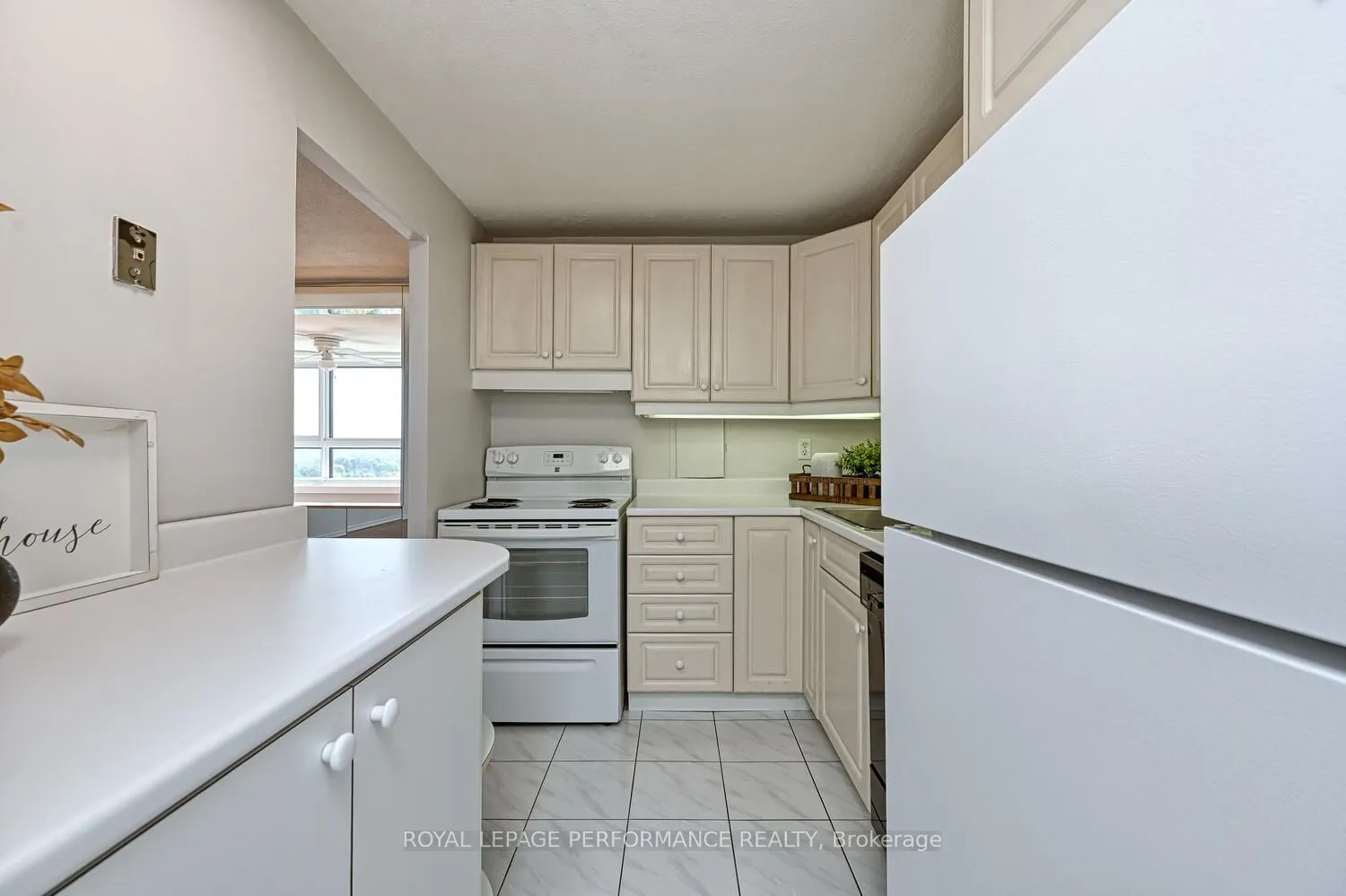 1356 Meadowlands Drive E, #607